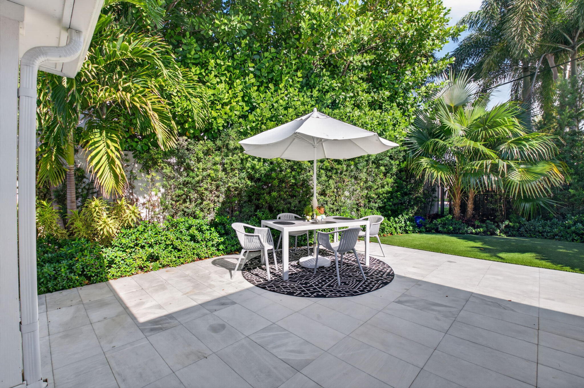AL FRESCO LUNCH? BRUNCH? HAPPY HOUR? OR DINNER ANYONE?