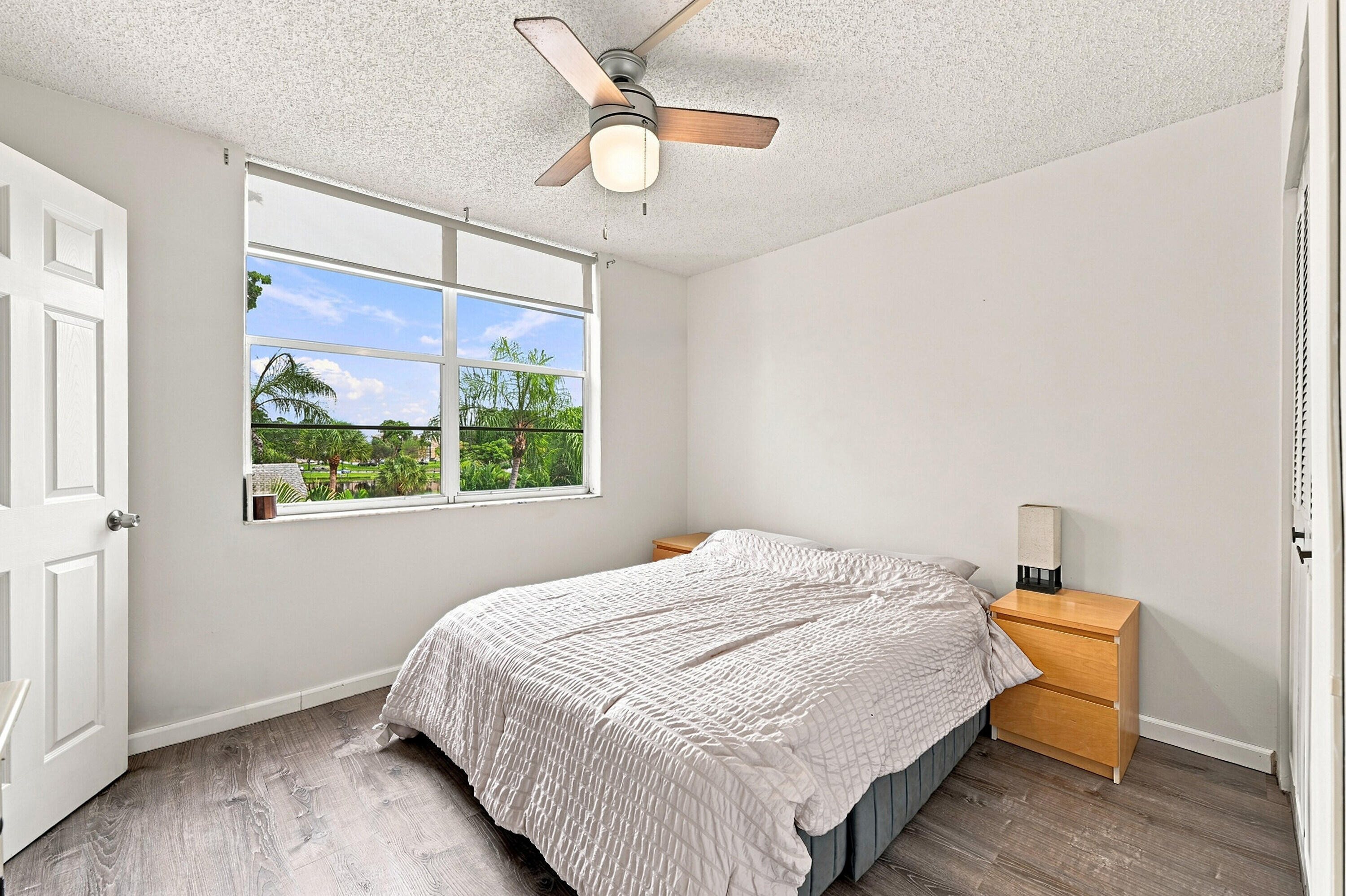 33_bedroom