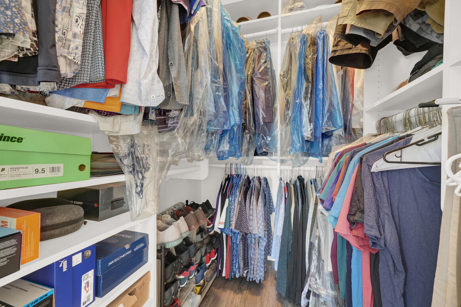 LARG WALK IN CLOSET IN PRIMARY BEDROOM