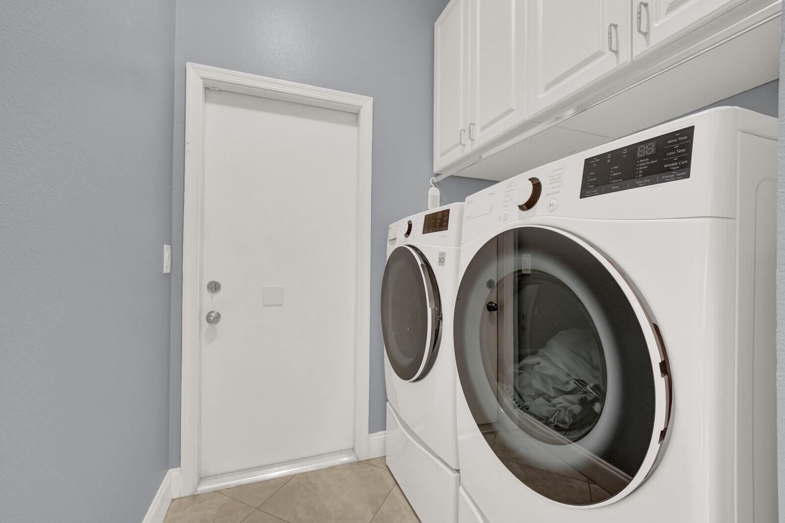 LAUNDRY ROOM UNER AIR