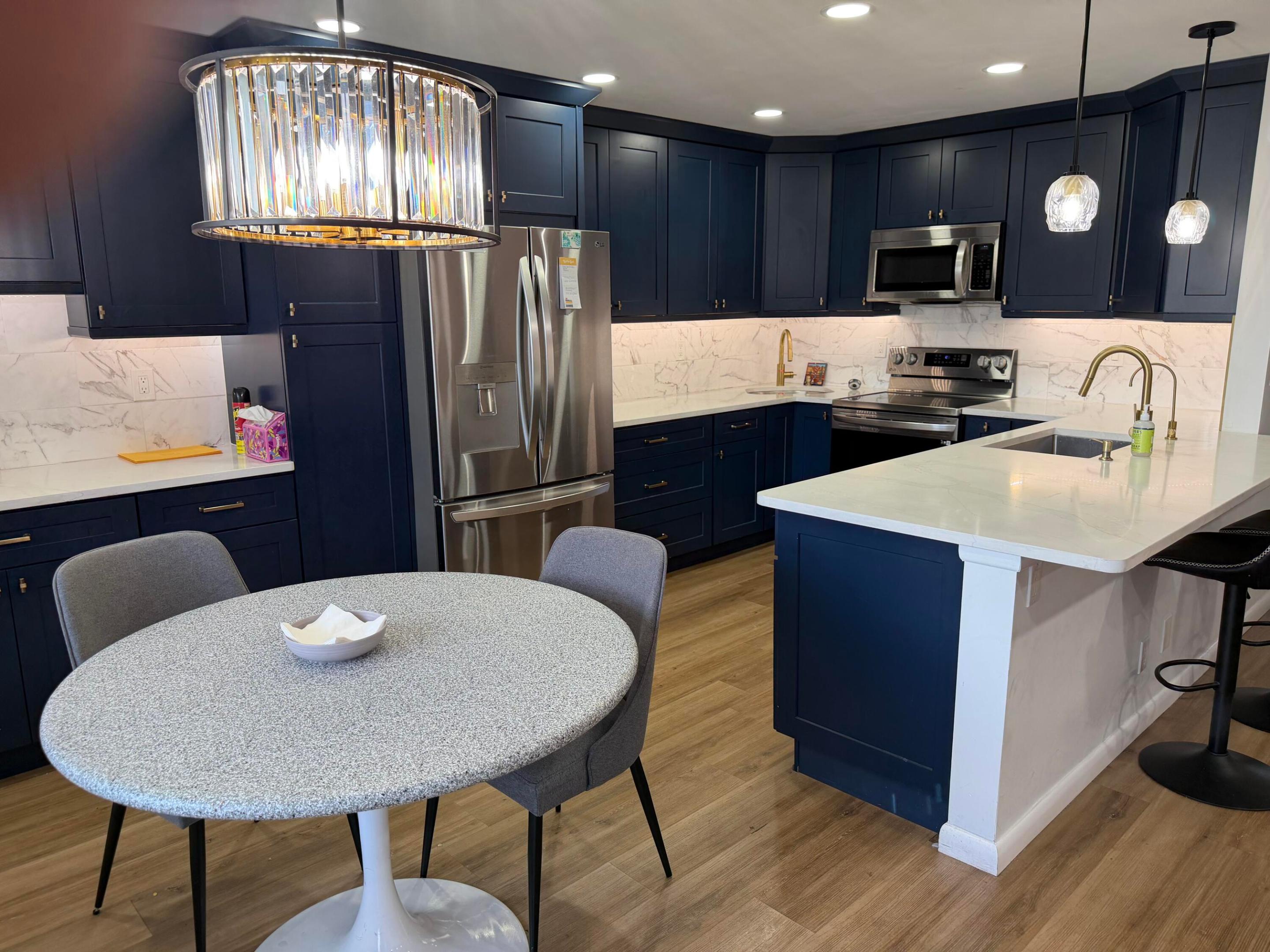 KITCHEN/DINING AREA KITCHEN/DINING AREA