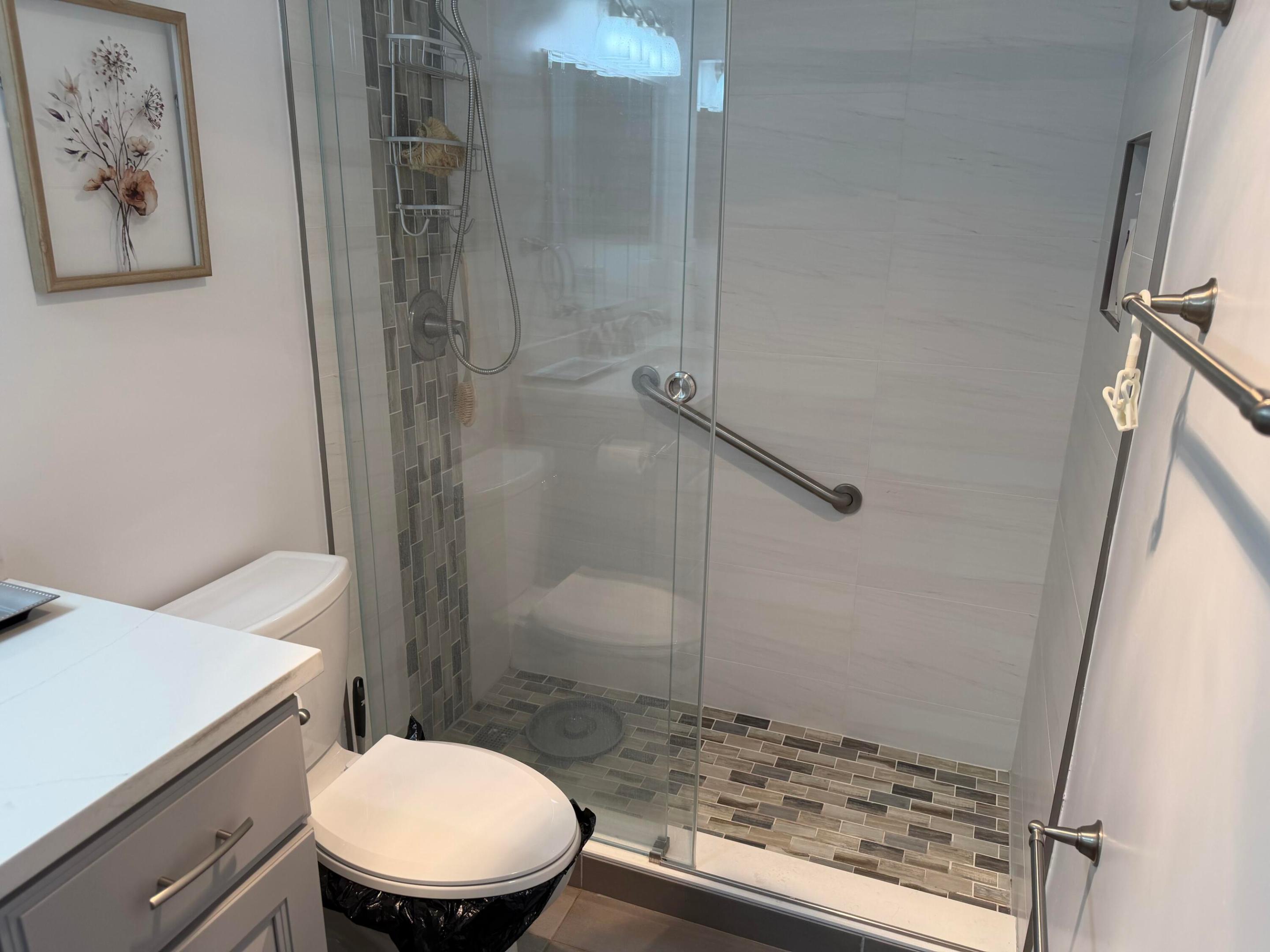 2ND FULL BATHROOM W/STALL SHOWER