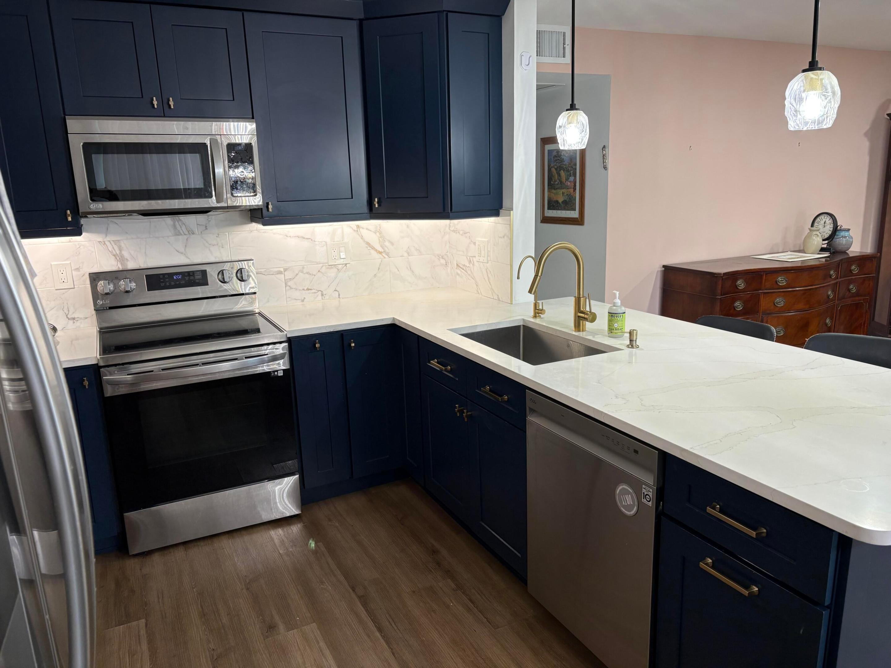 KITCHEN KITCHEN