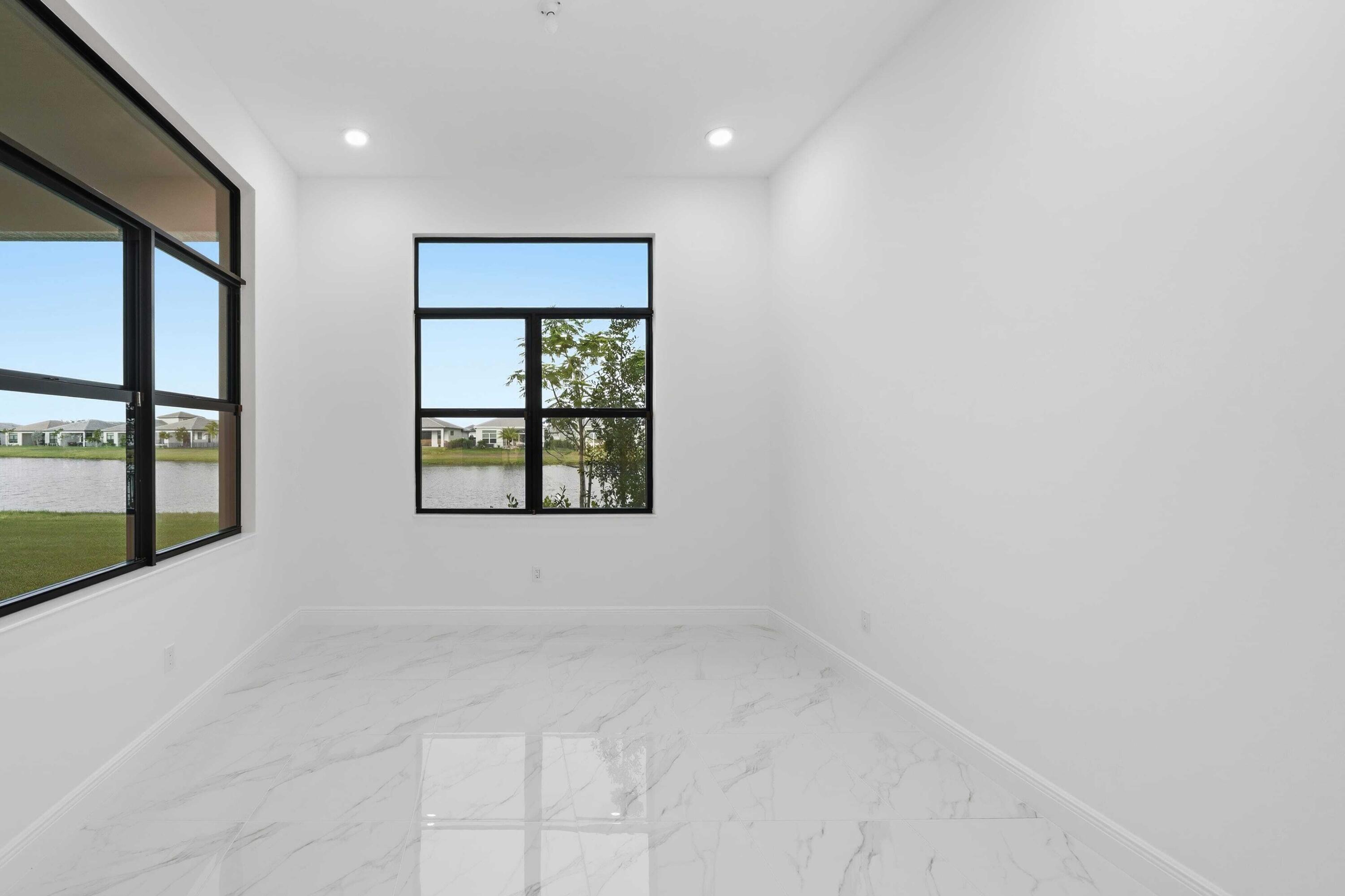 5374_St_Armands_Way_vacant-06