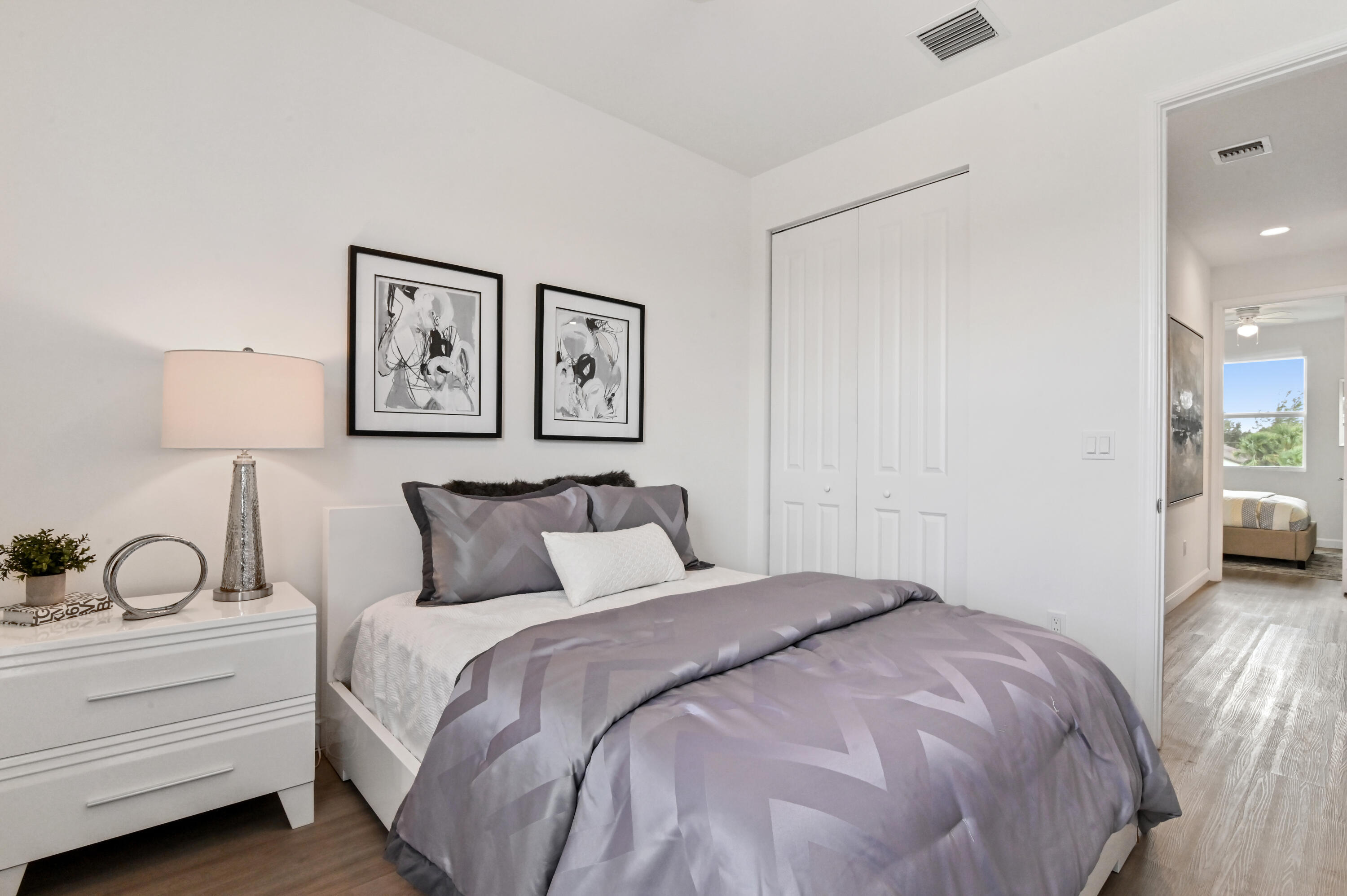 30 Bedroom 02