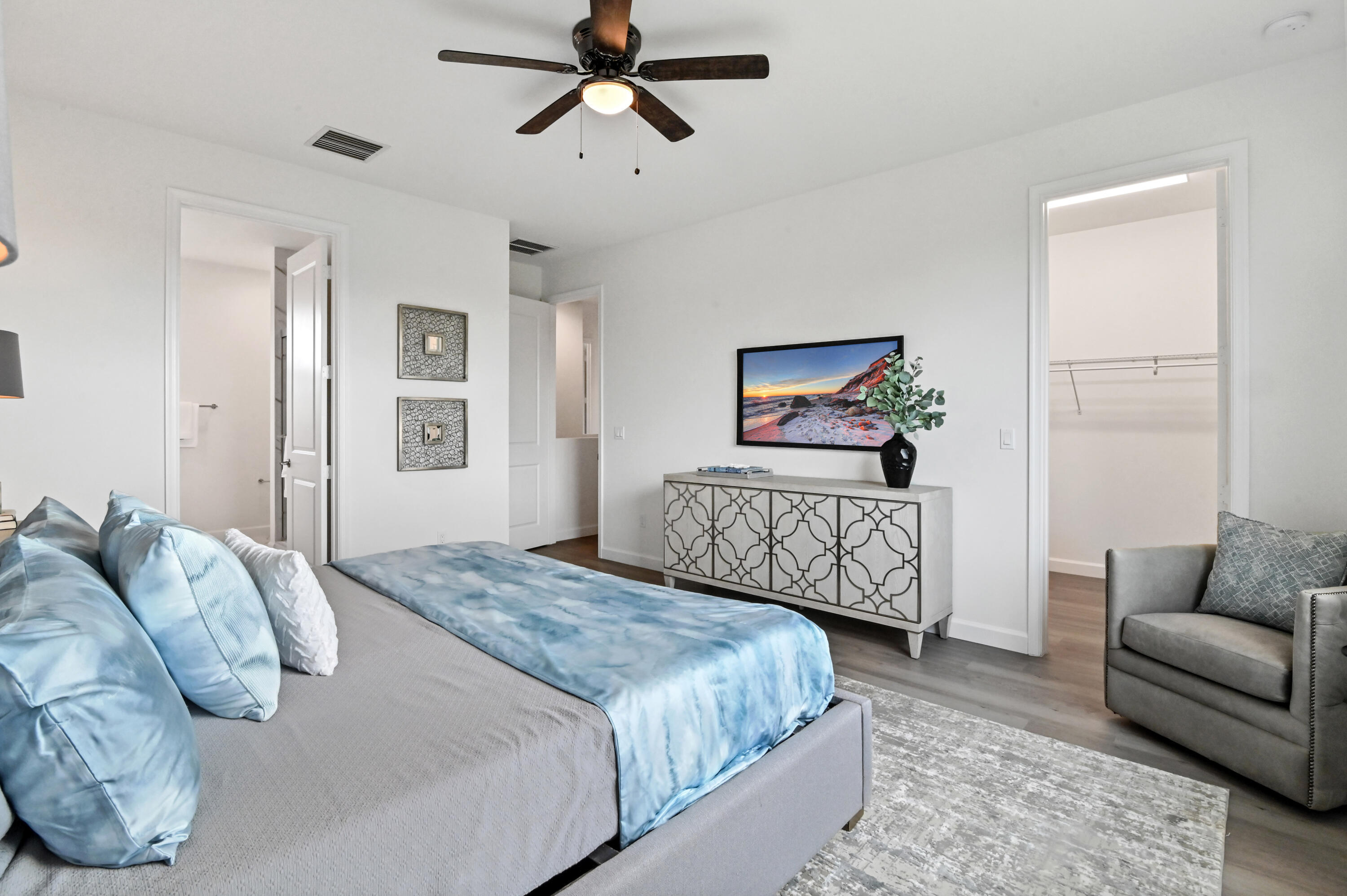 38 Bedroom 04