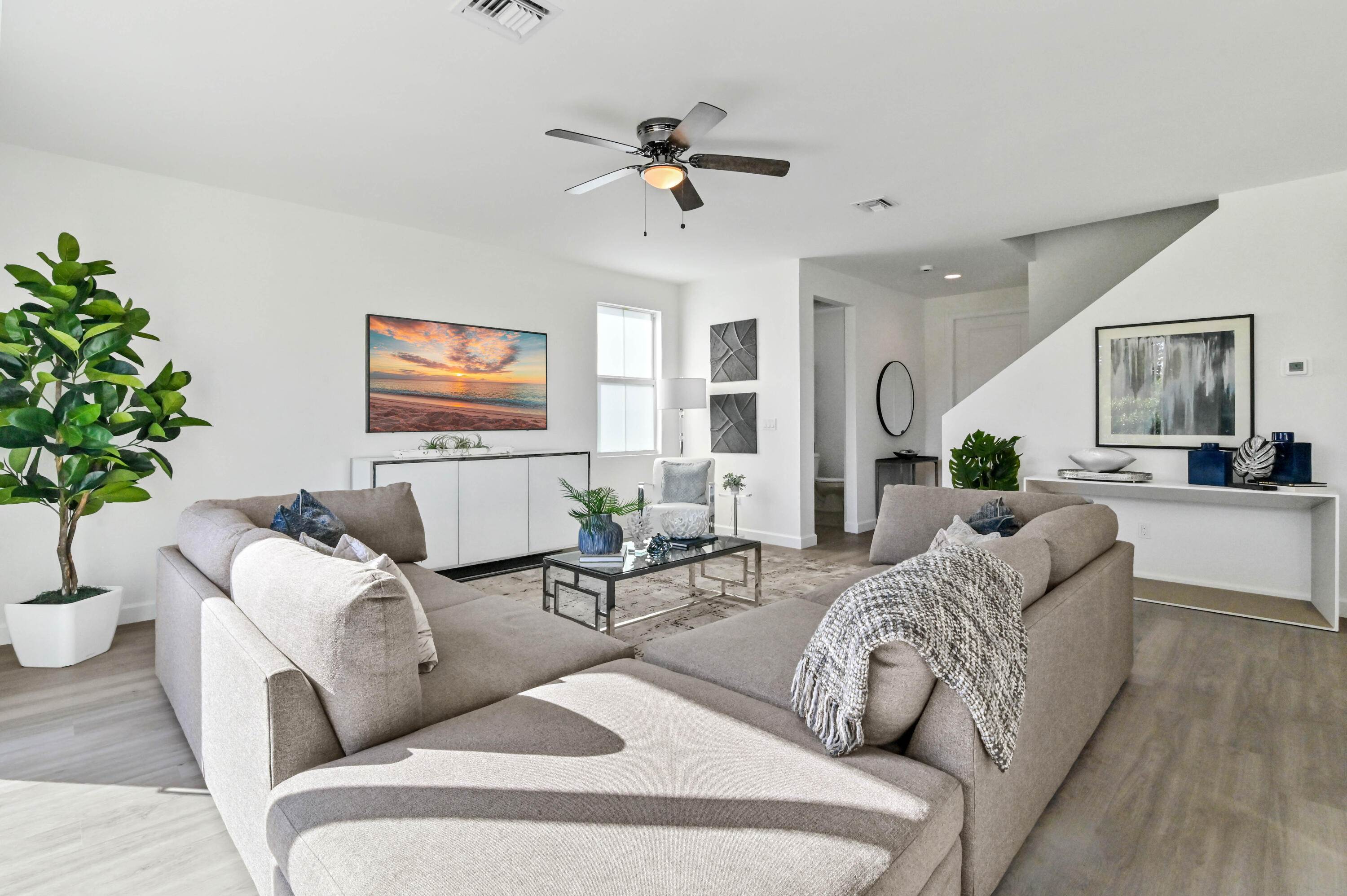 05 Living Room 02
