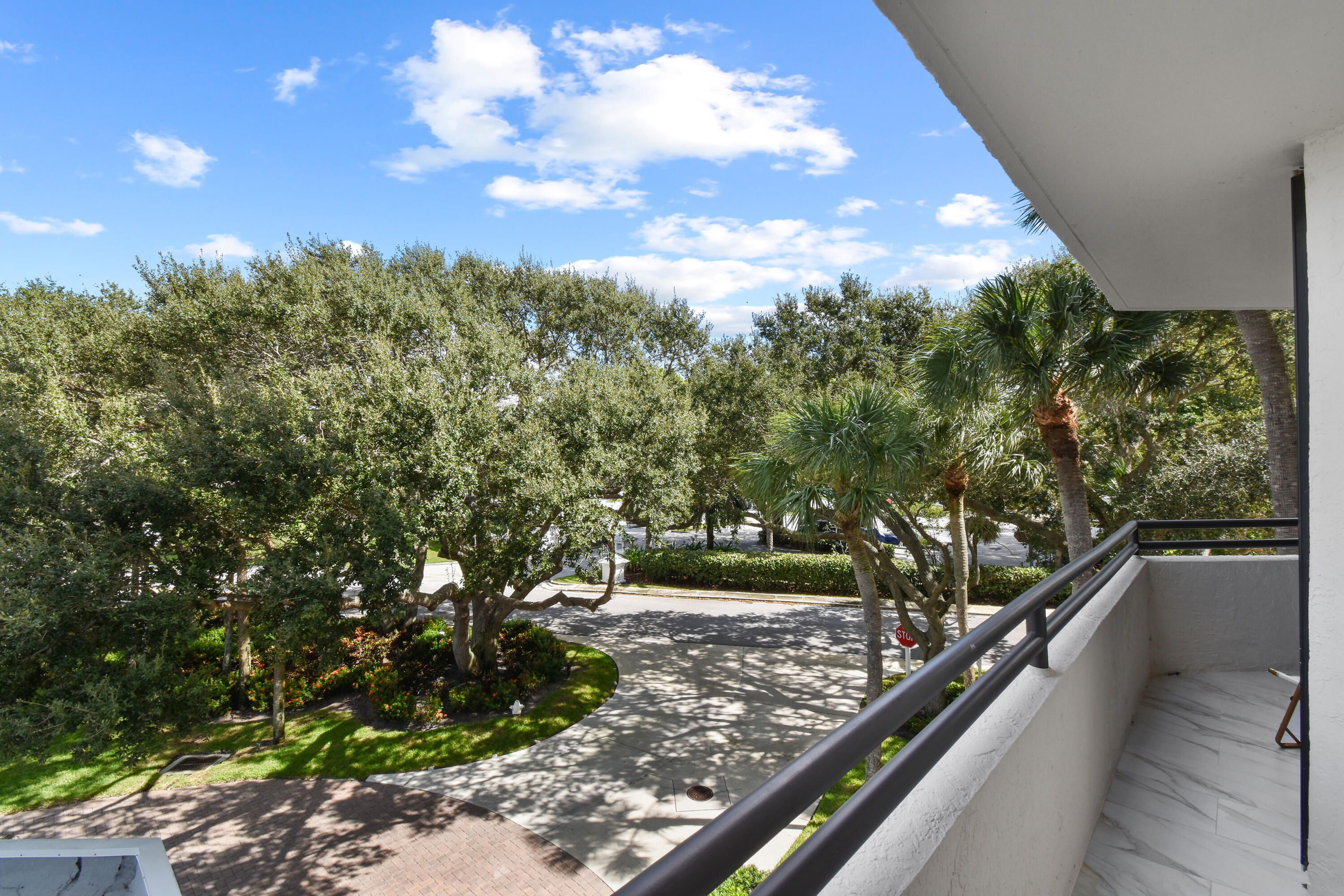 3322CasseekeyIslandRd,Apt302(49)