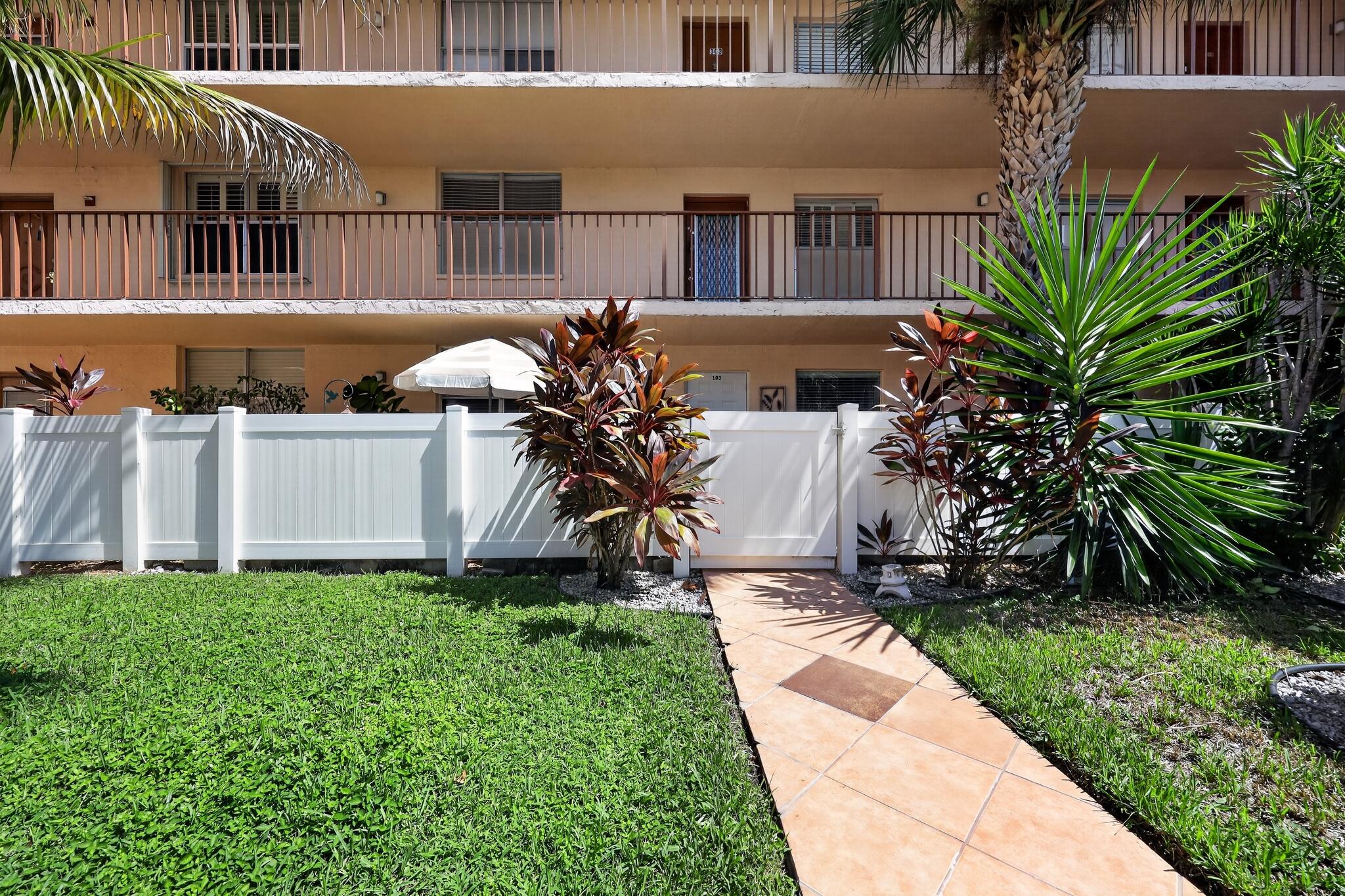 02_14527_Bonaire_Blvd-Exterior-0091 02_14527_Bonaire_Blvd-Exterior-0091