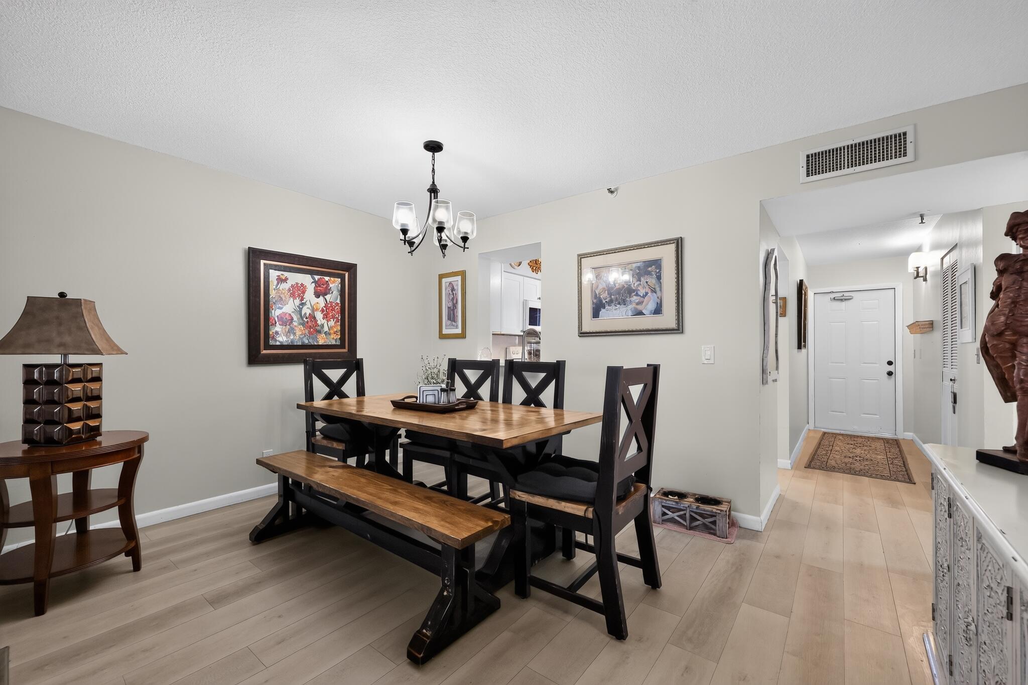 18_14527_Bonaire_Blvd-Dining_room-0055