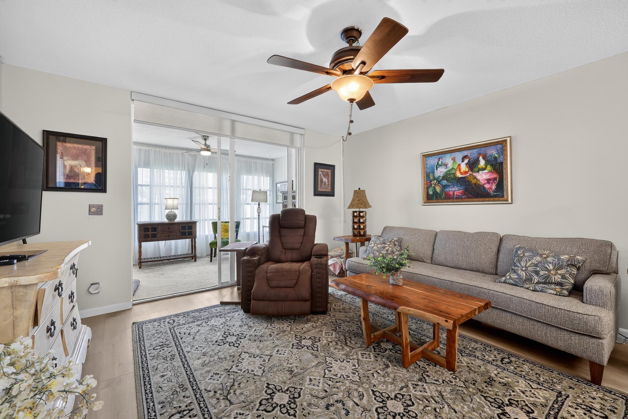 13_14527_Bonaire_Blvd-Living_room-0066 13_14527_Bonaire_Blvd-Living_room-0066