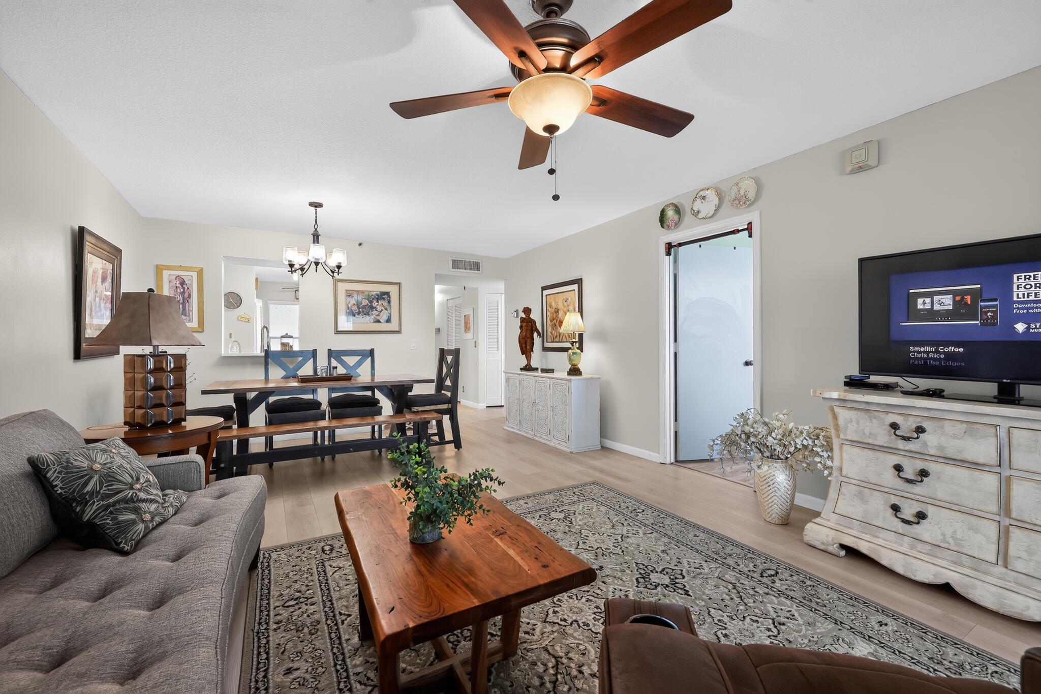 12_14527_Bonaire_Blvd-Living_room-0073 12_14527_Bonaire_Blvd-Living_room-0073