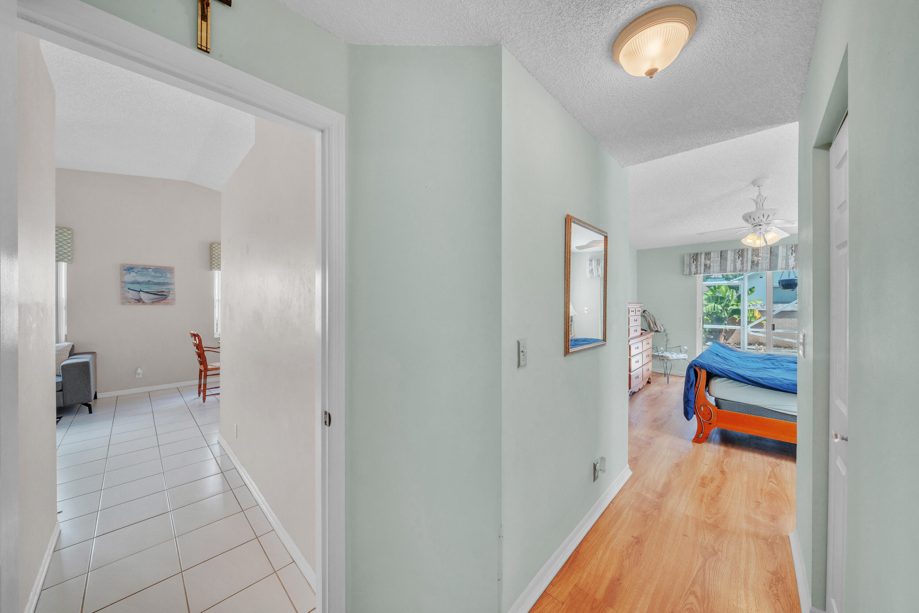 16 Foyer