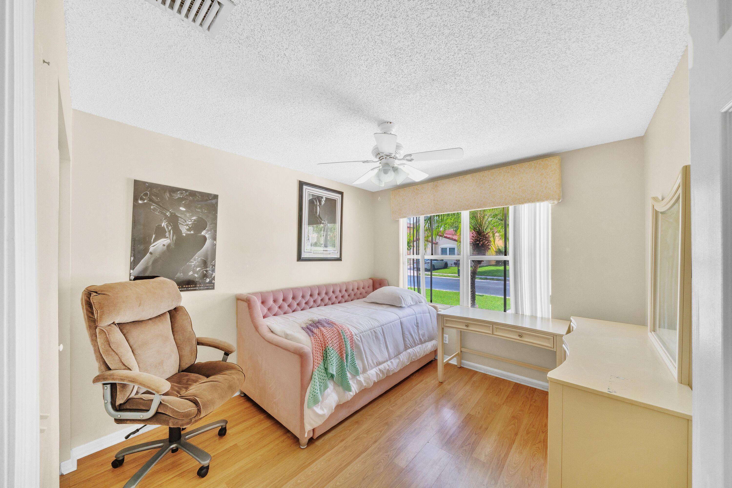 18 Guest Bedroom A (1)