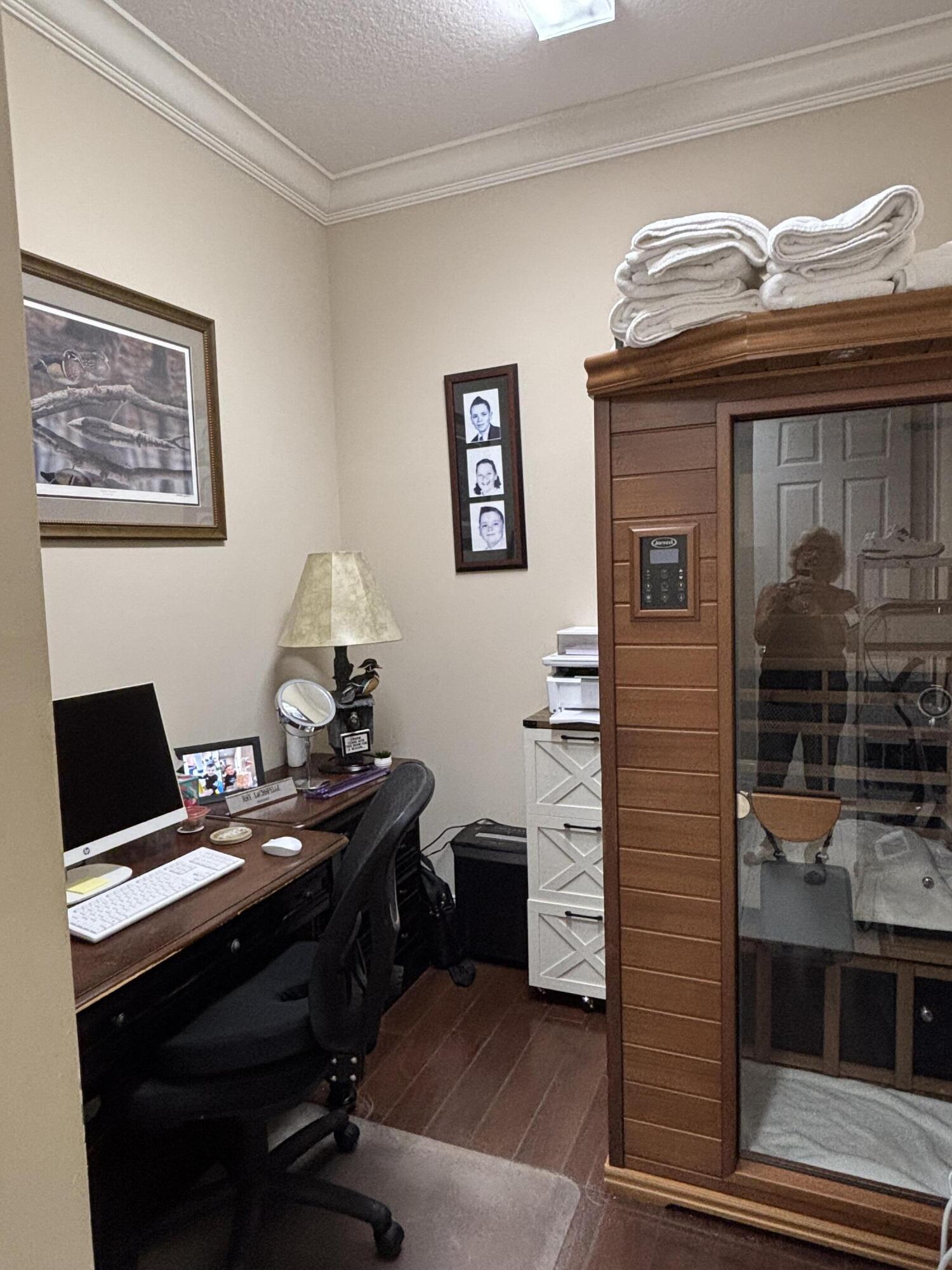 Den Office