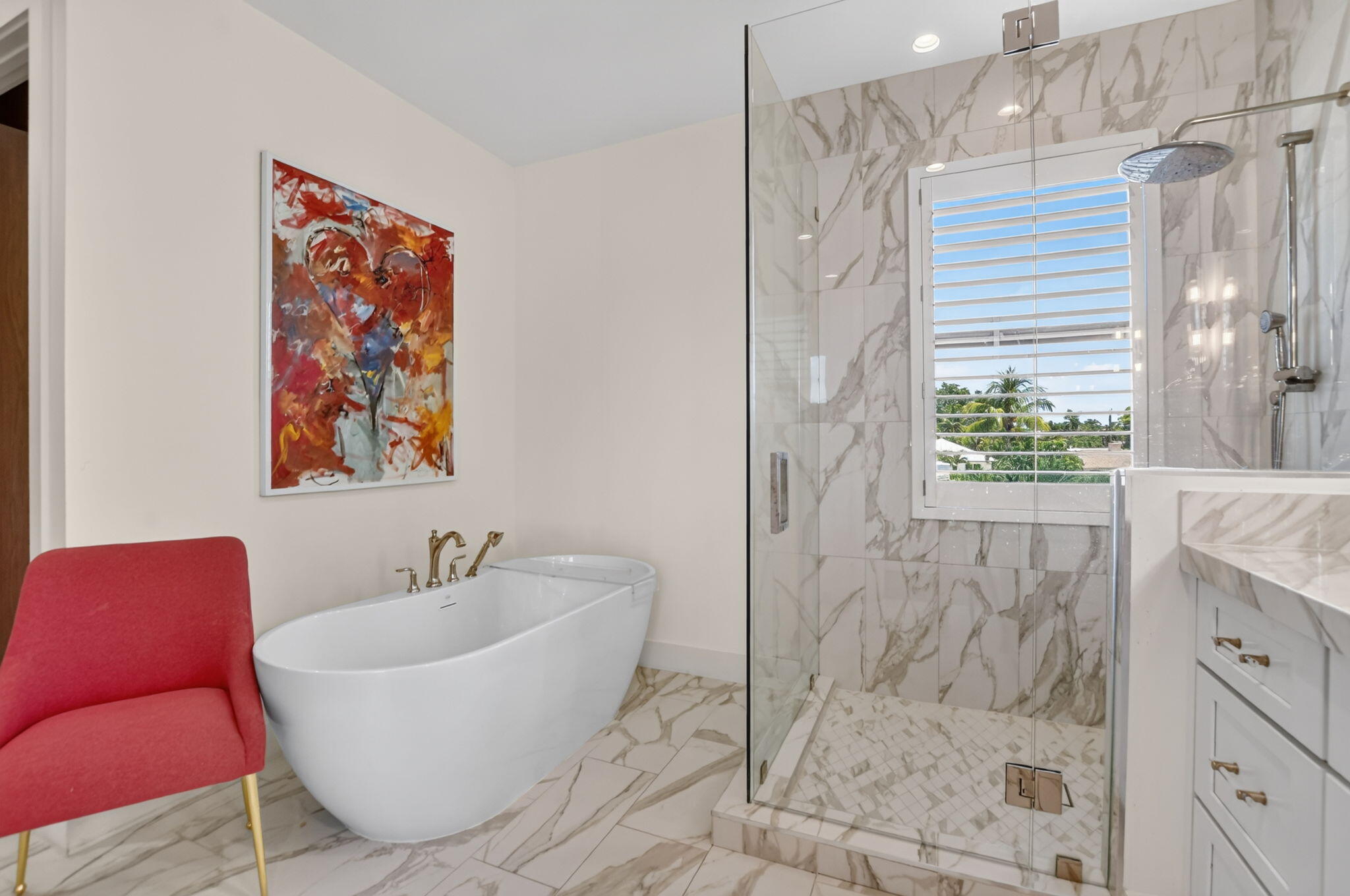 LARGE SOAKING TUB