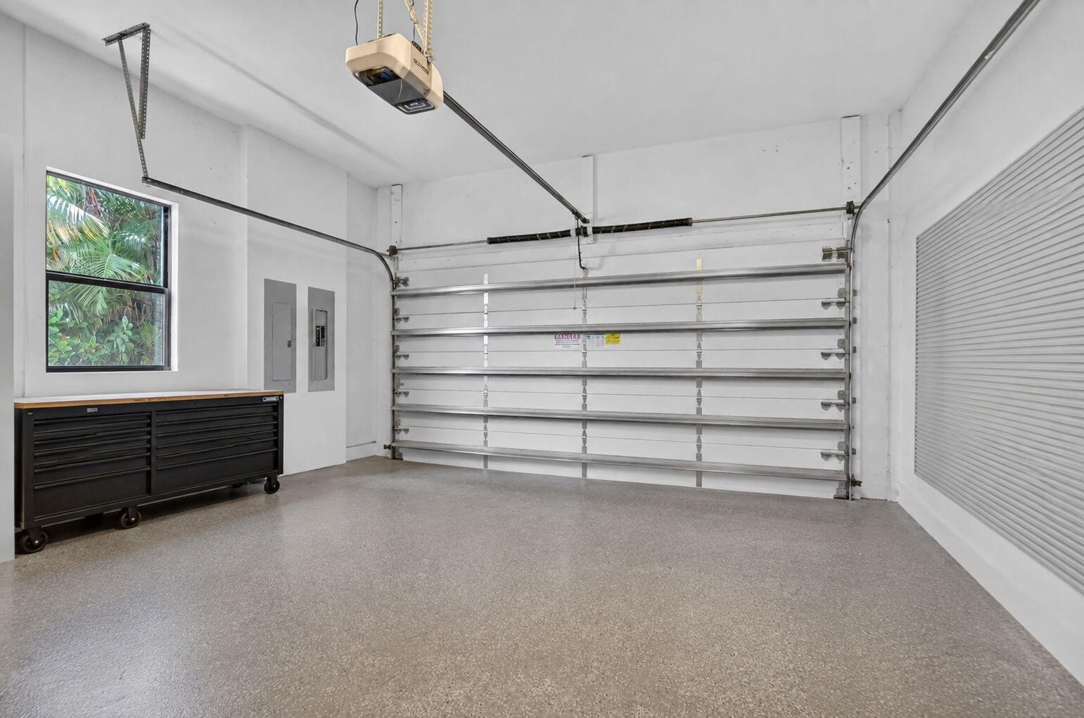 2 CAR GARAGE