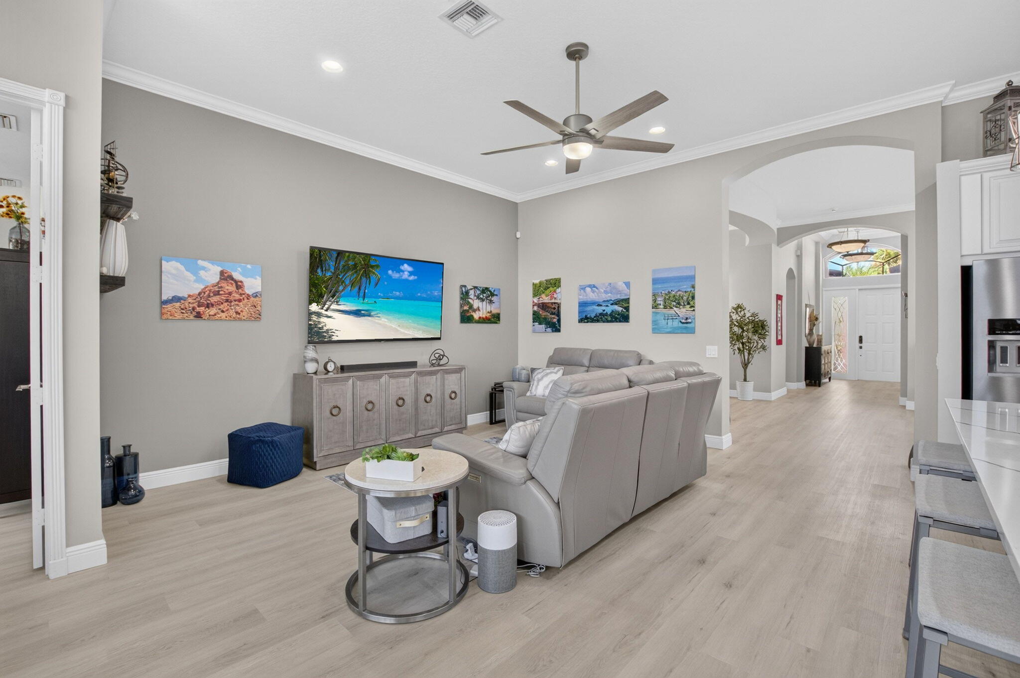 FAMILY ROOM