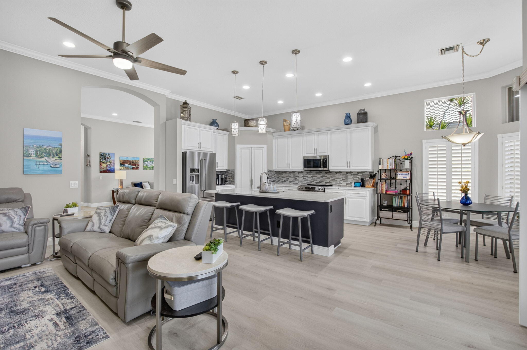 FAMILY ROOM/KITCHEN