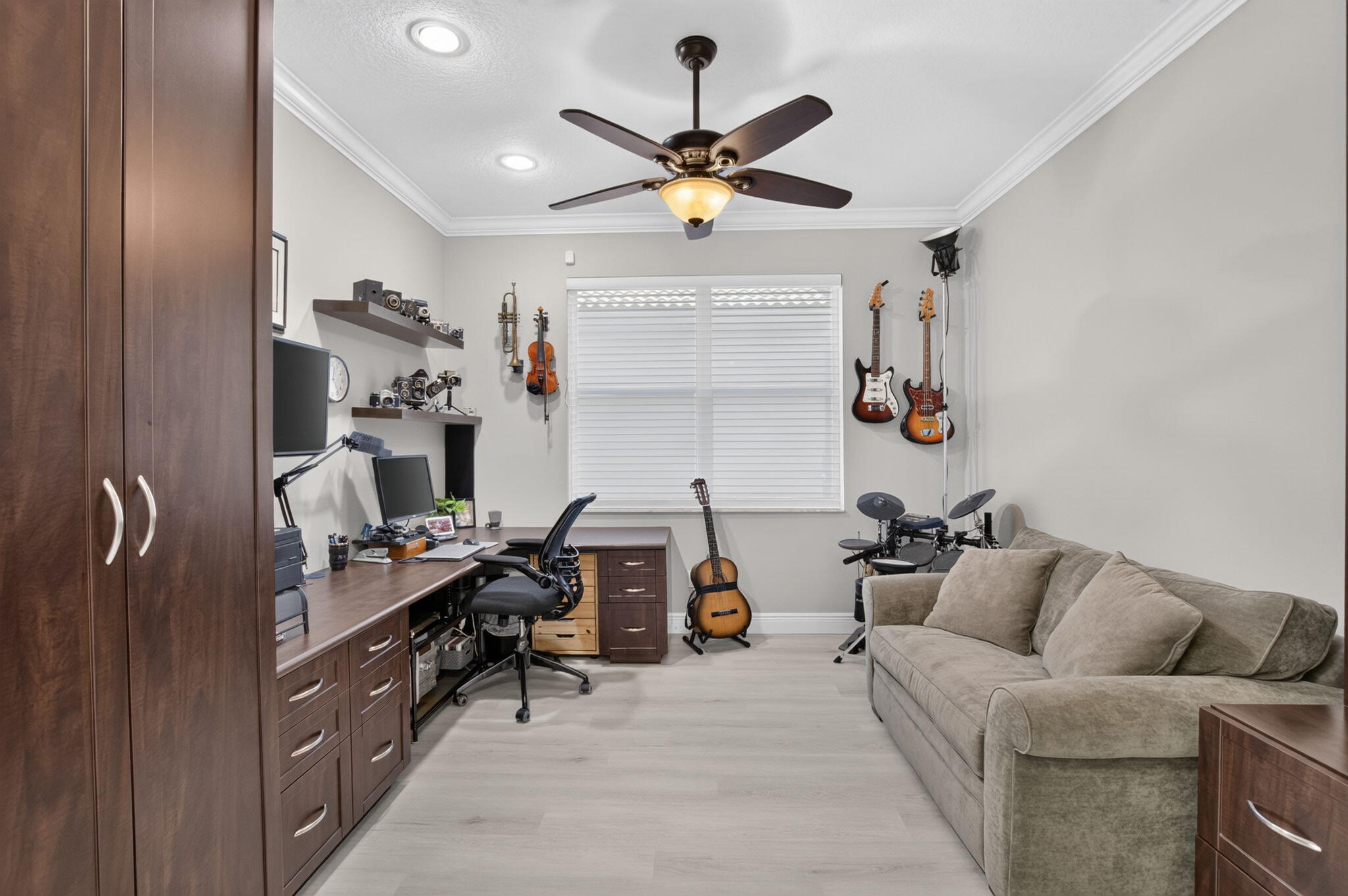 OFFICE/DEN/3RD BEDROOM