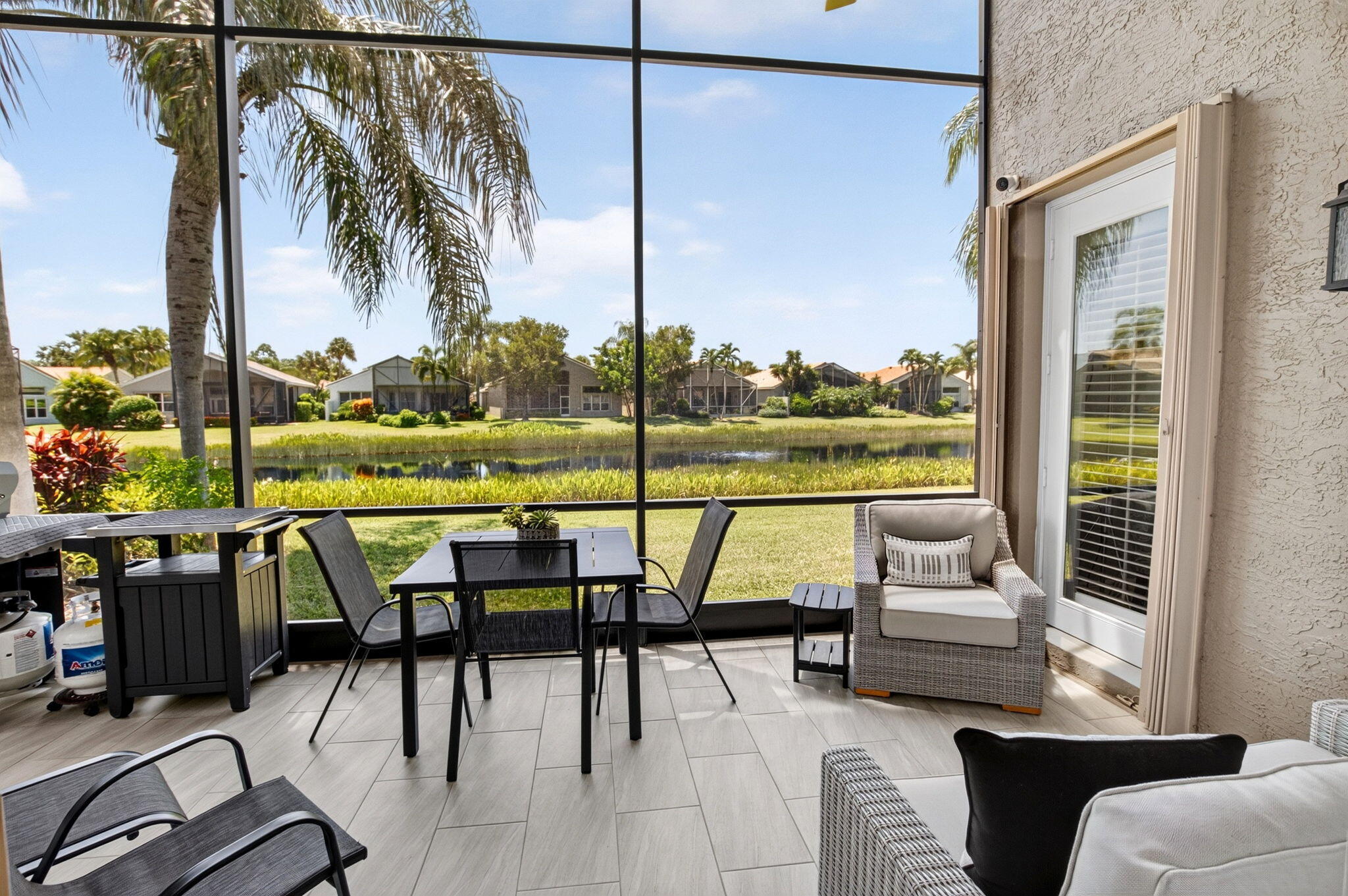 SCREENED-IN LANAI