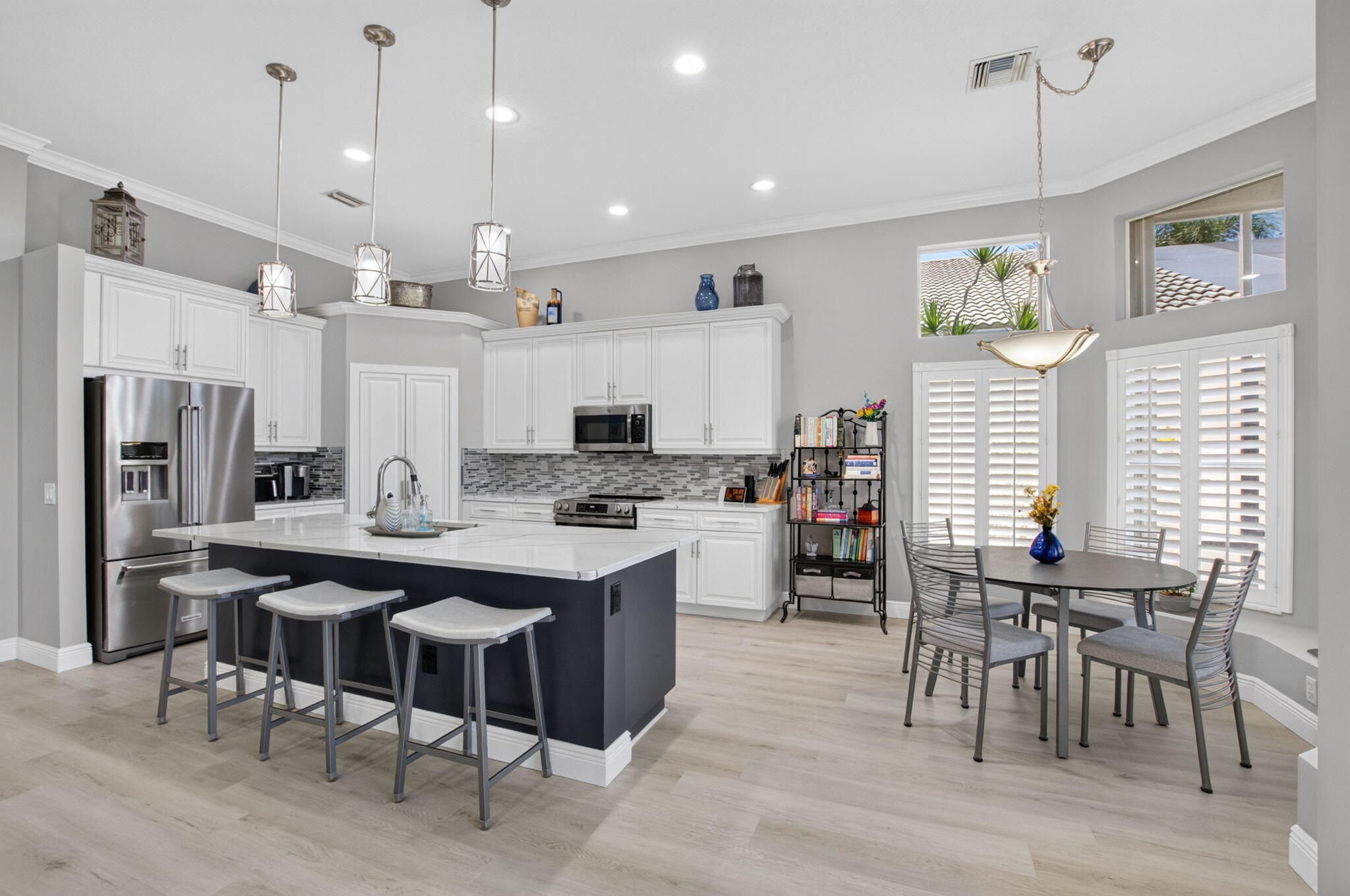 KITCHEN/BREAKFAST NOOK
