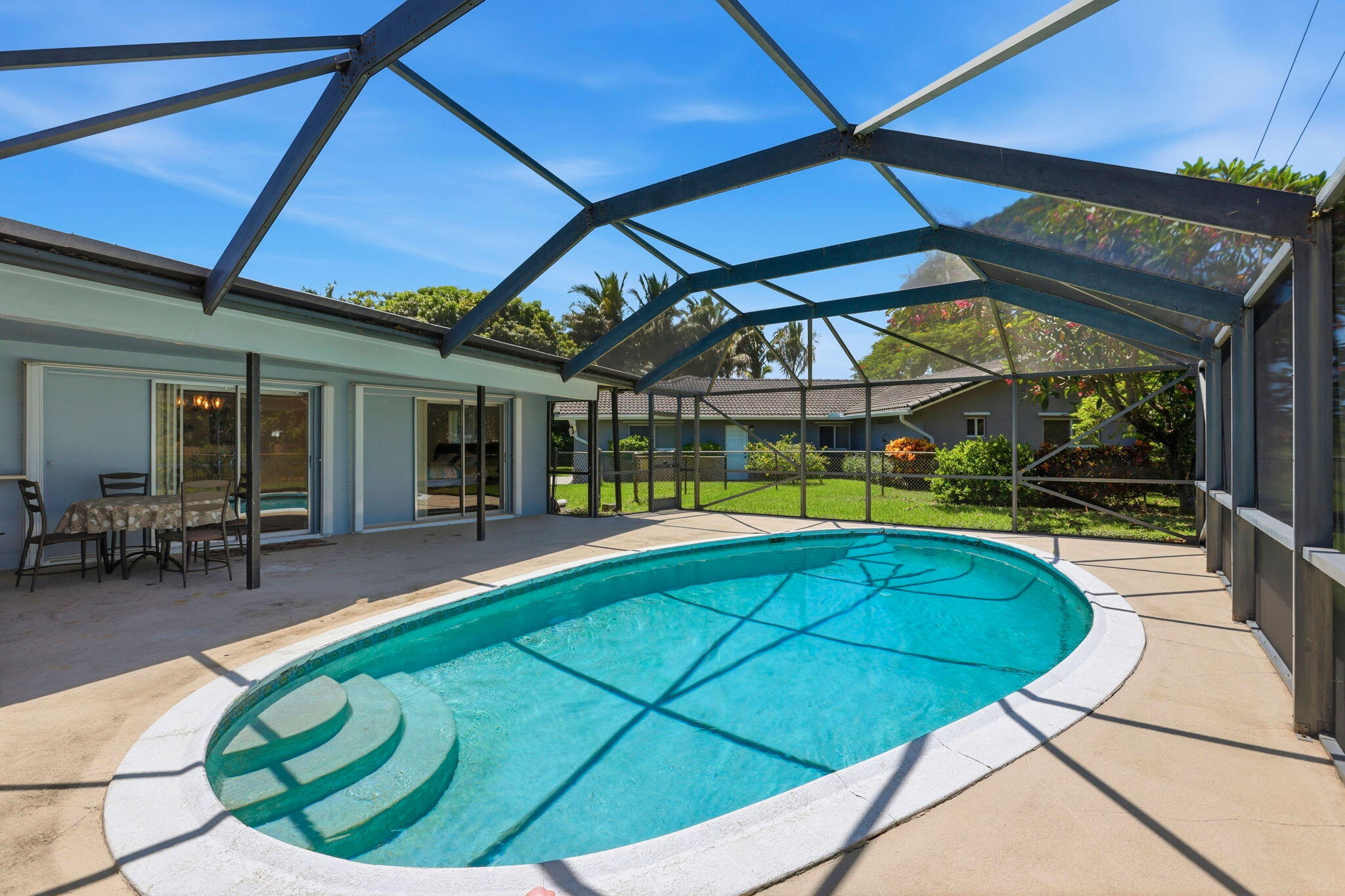 Screen enclosed patio/pool Screen enclosed patio/pool