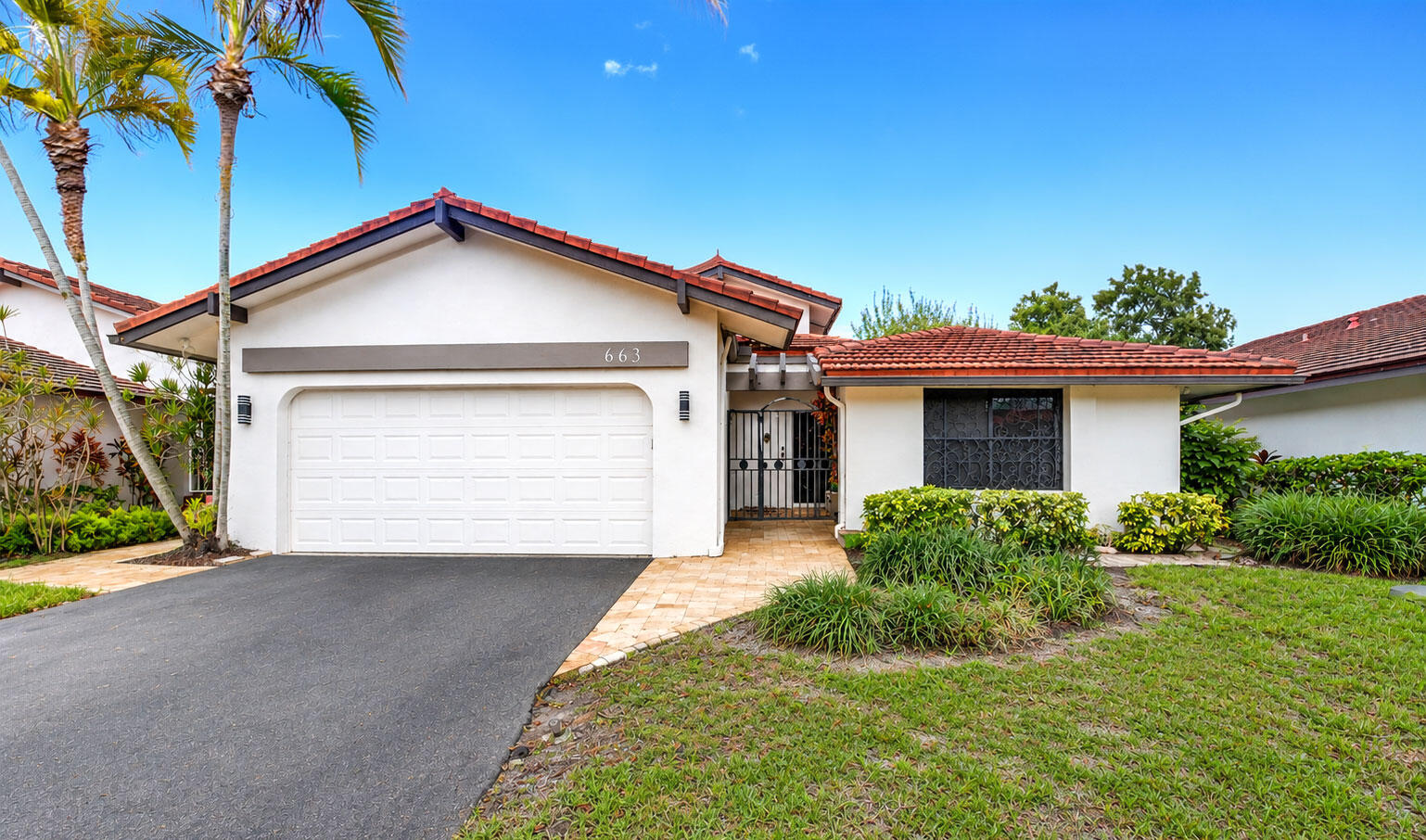 Welcome HOME. NEW ROOF and A/C make this MOVE IN ready home yours! Welcome HOME. NEW ROOF and A/C make this MOVE IN ready home yours!