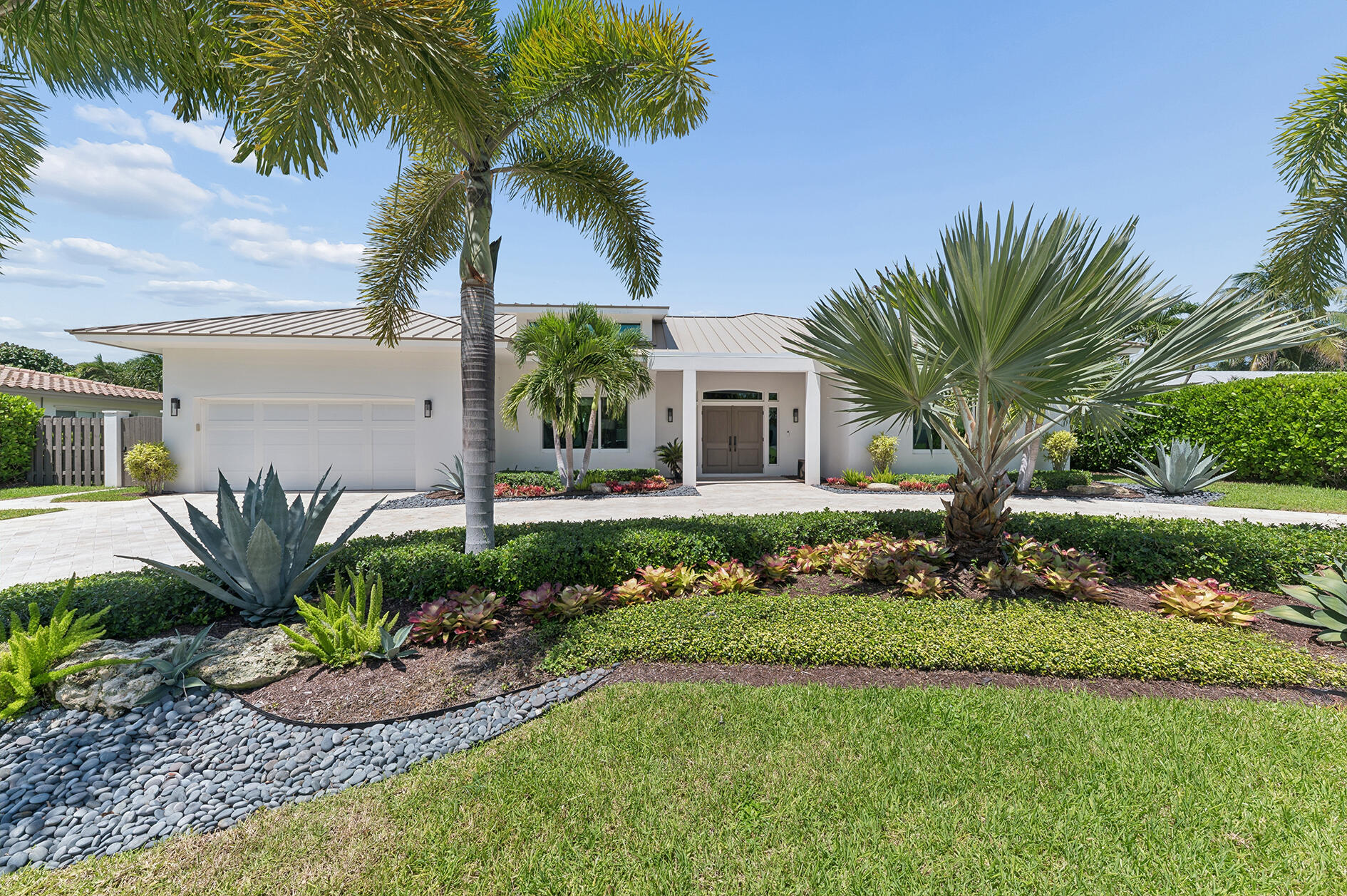 Stunning curb appeal, welcome home