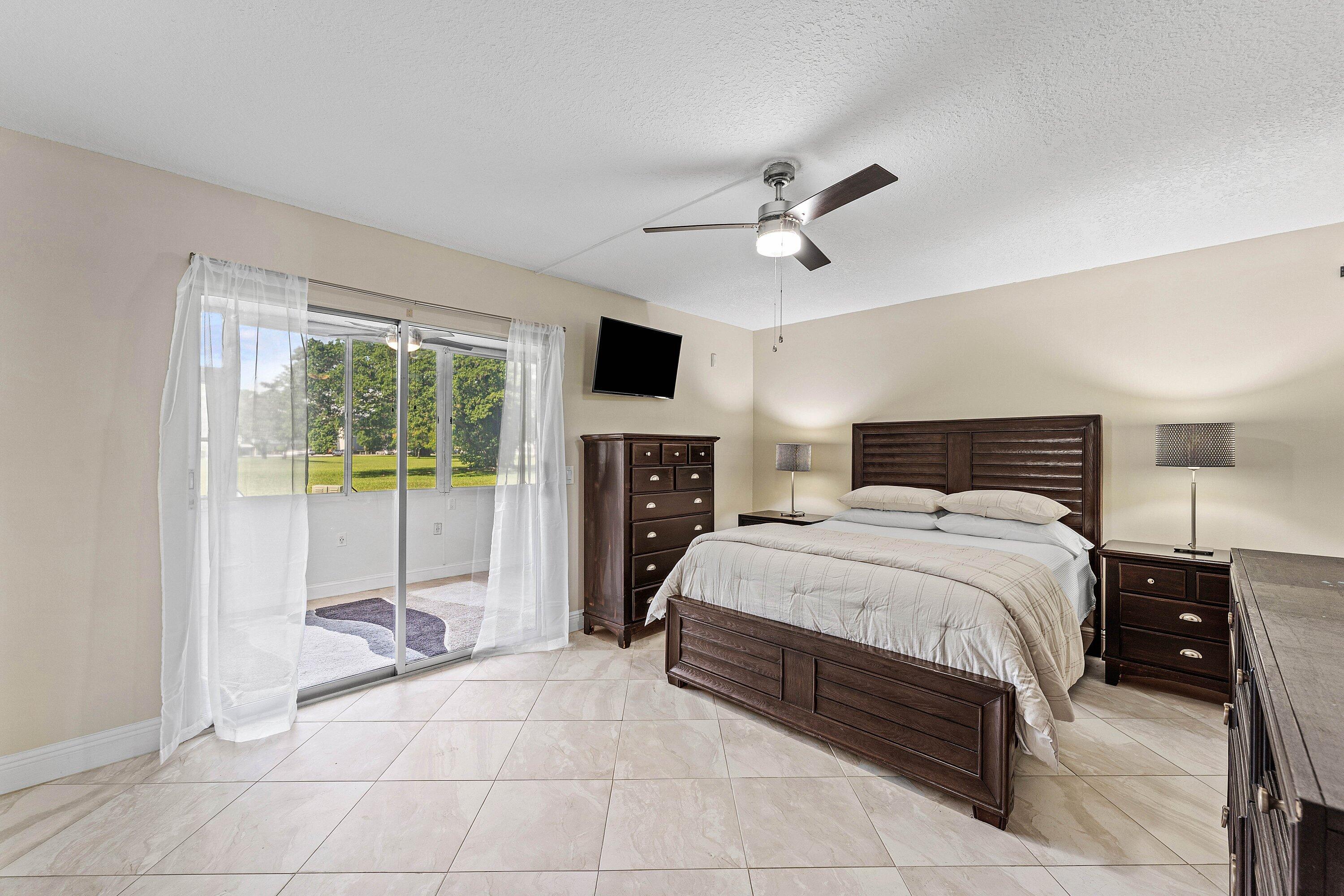 019-1015BerkshireA-DeerfieldBeach-FL-334