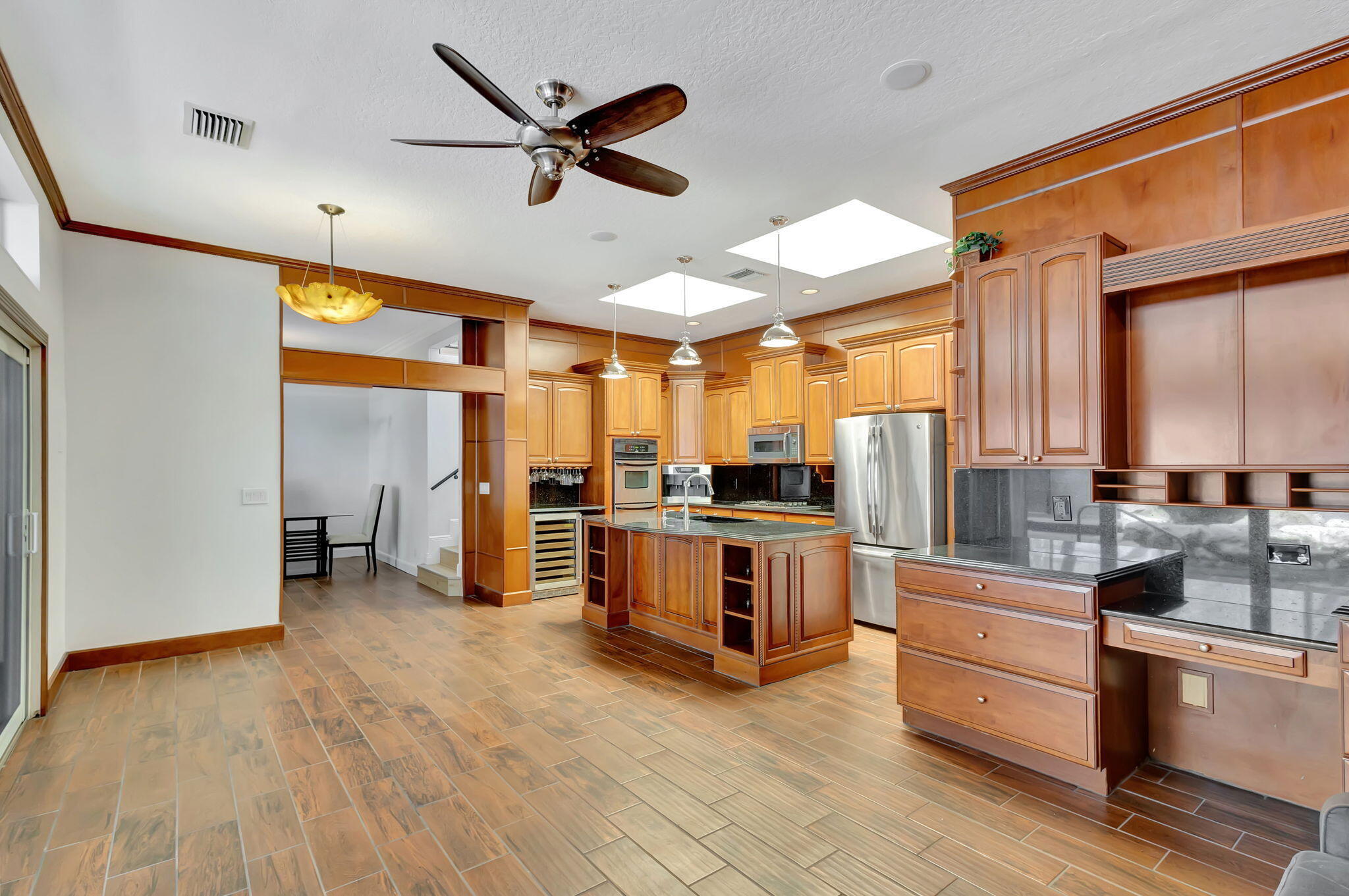 large kitchgen
