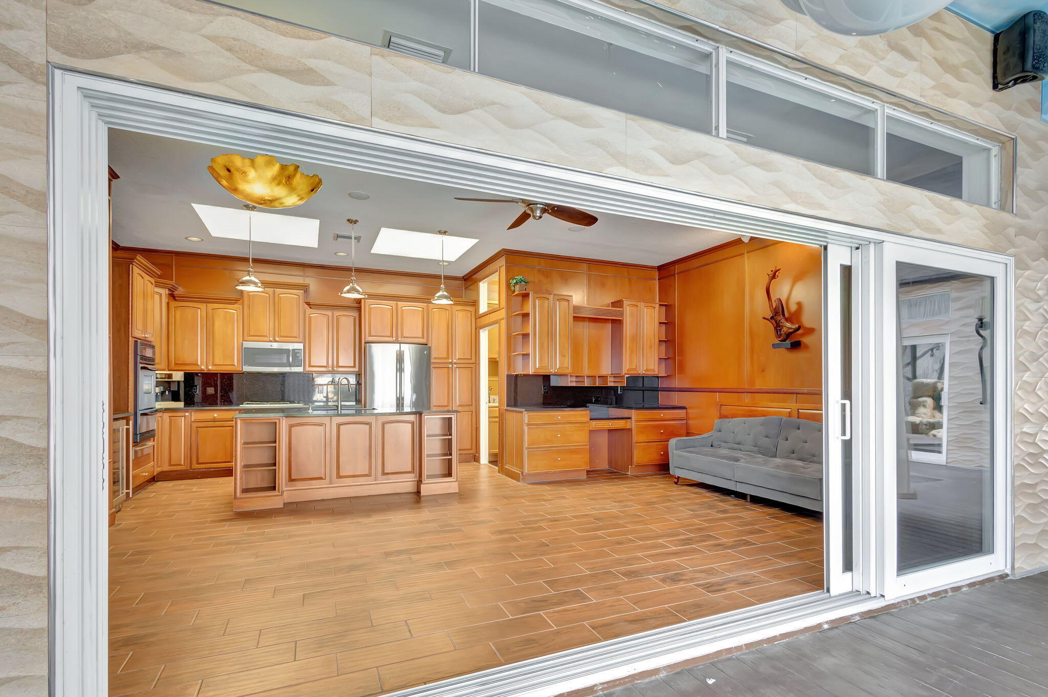 courtyard to kitchen