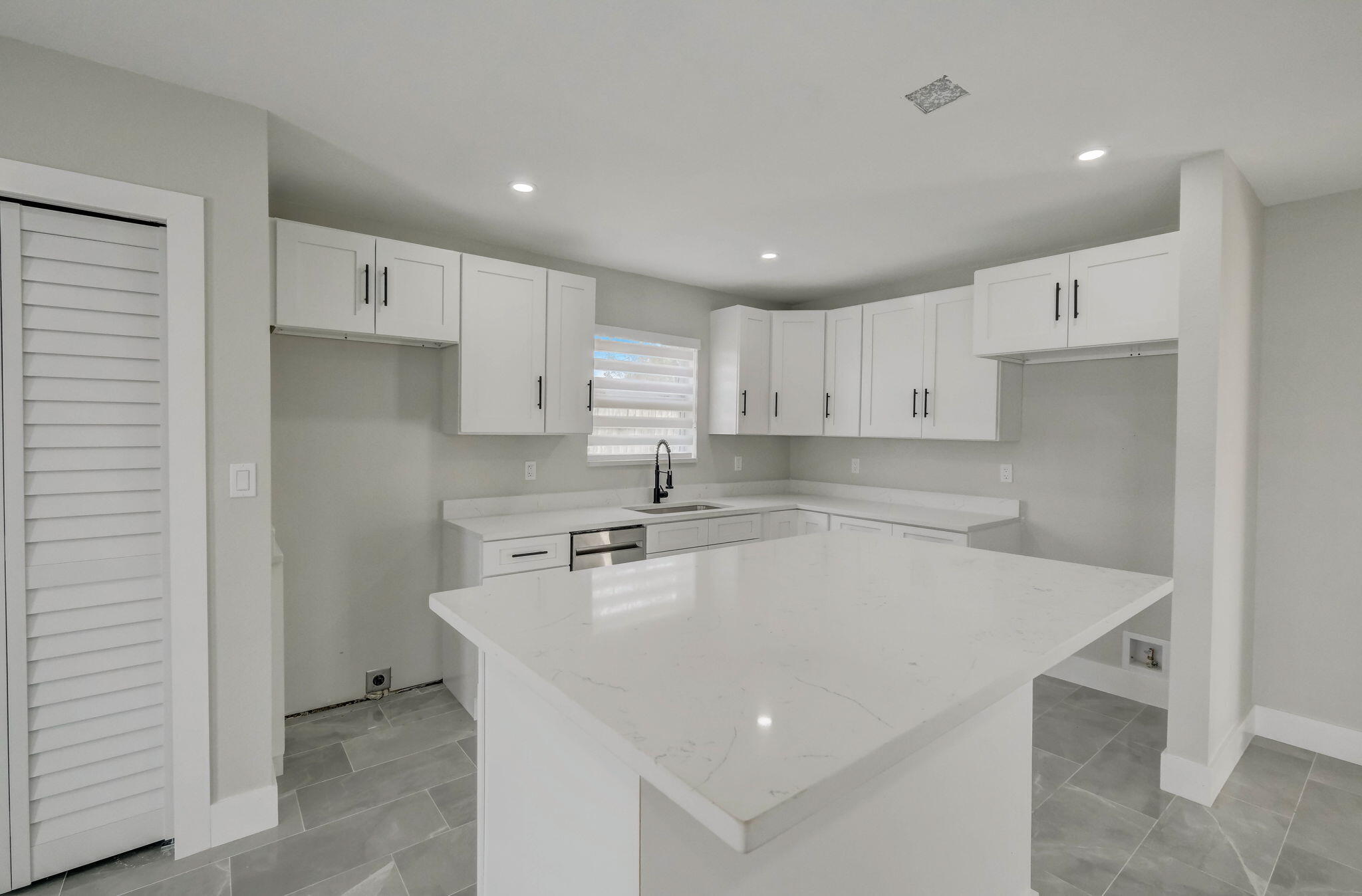 10-web-or-mls-SW 13th Pl-010