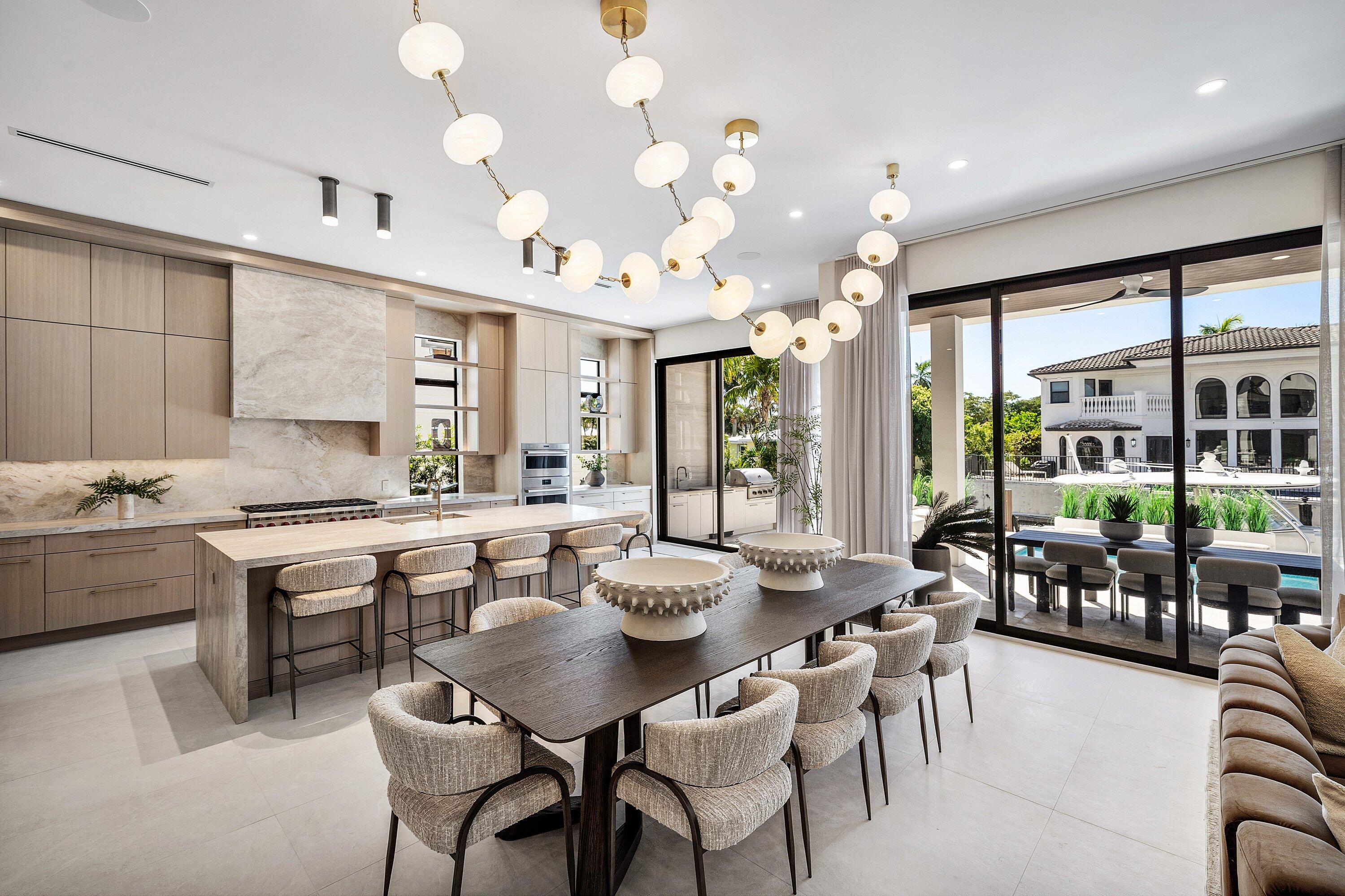 Kitchen/Dining Seating 16