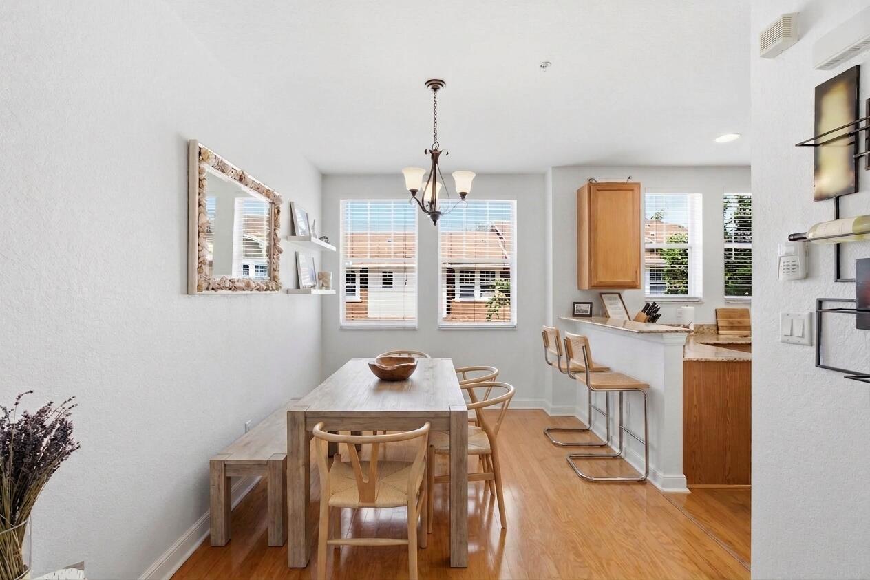 VIRTUALLY STAGED breakfast nook
