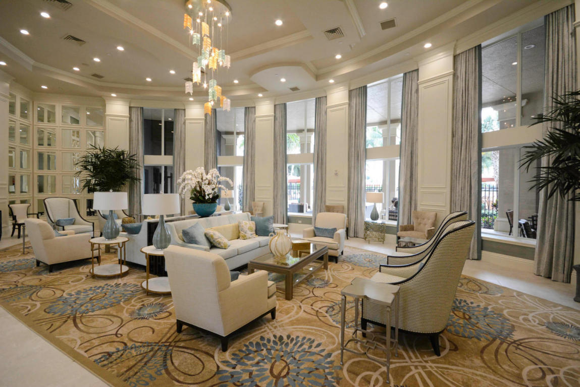 Welcoming Livingroom in Clubhouse