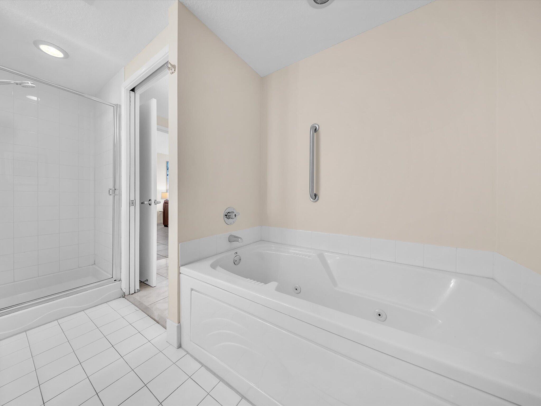 En suite master bath