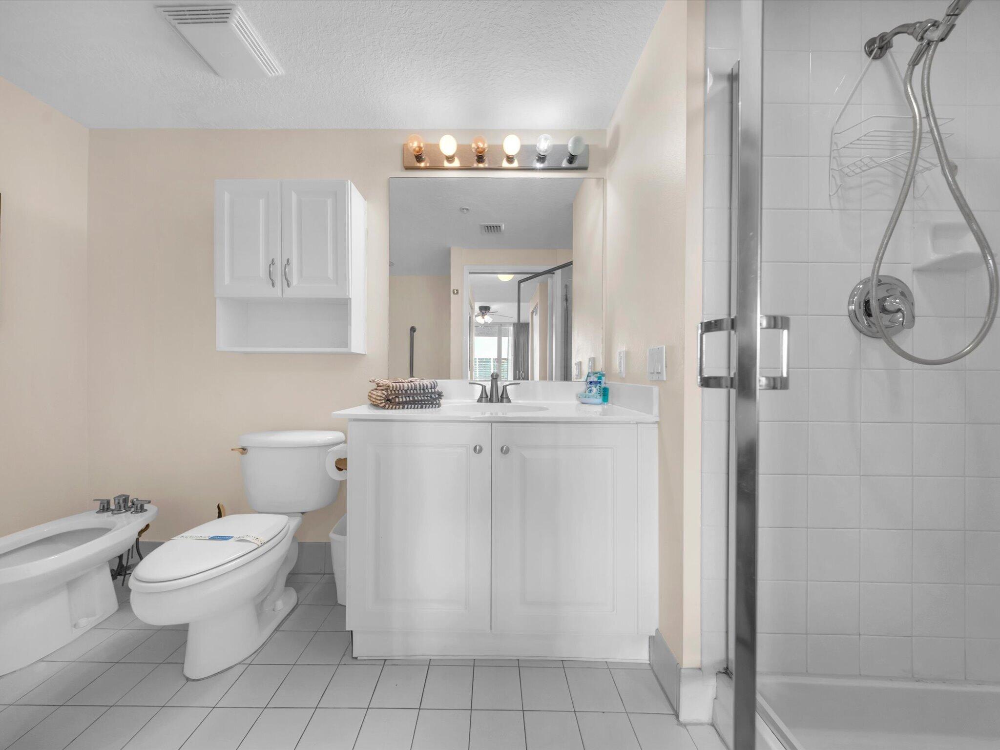 En suite master bath