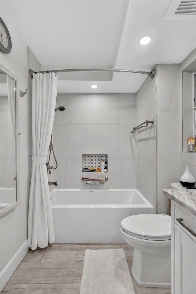 Soaking tub - Master bath