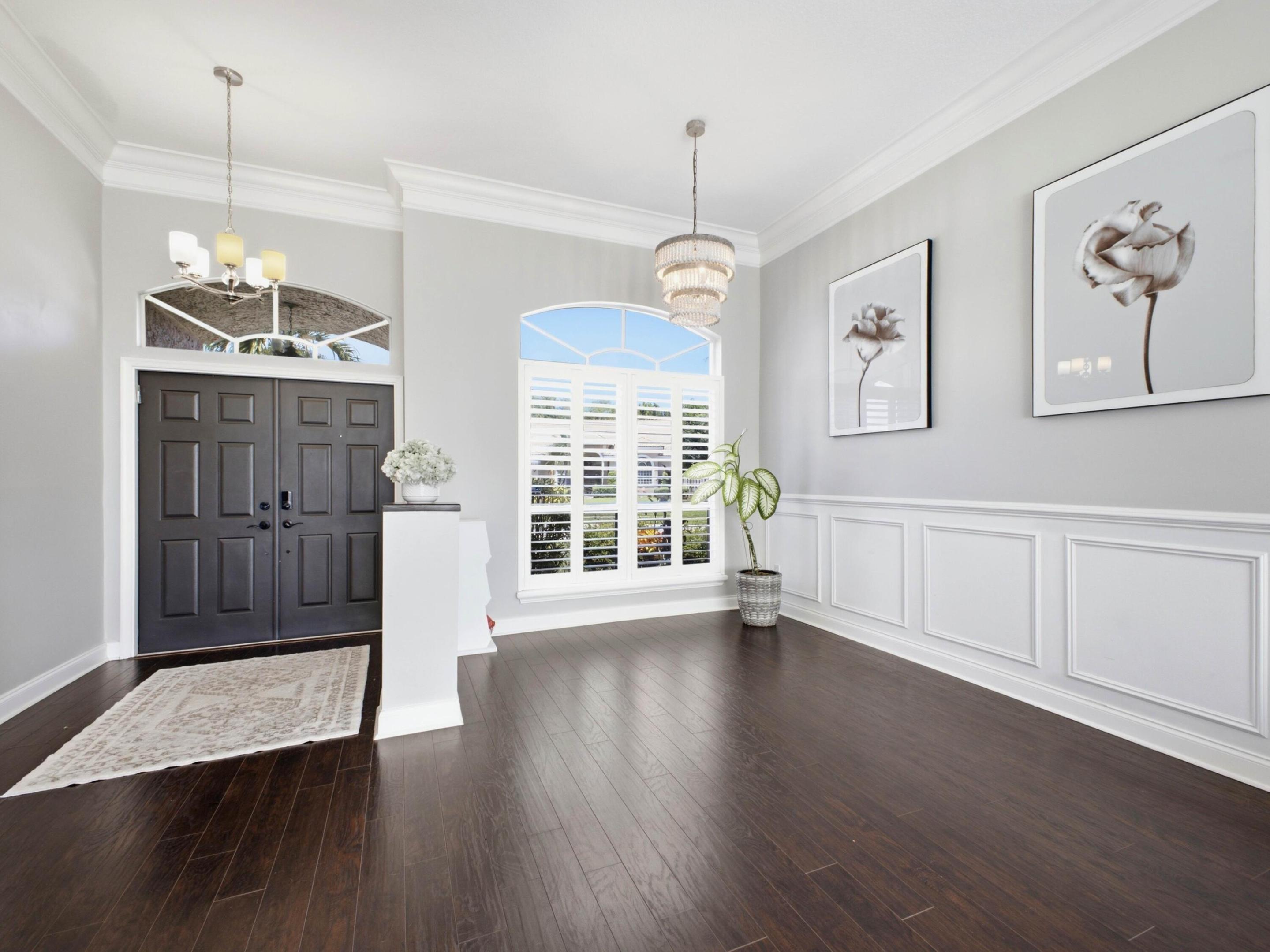 Foyer Dining