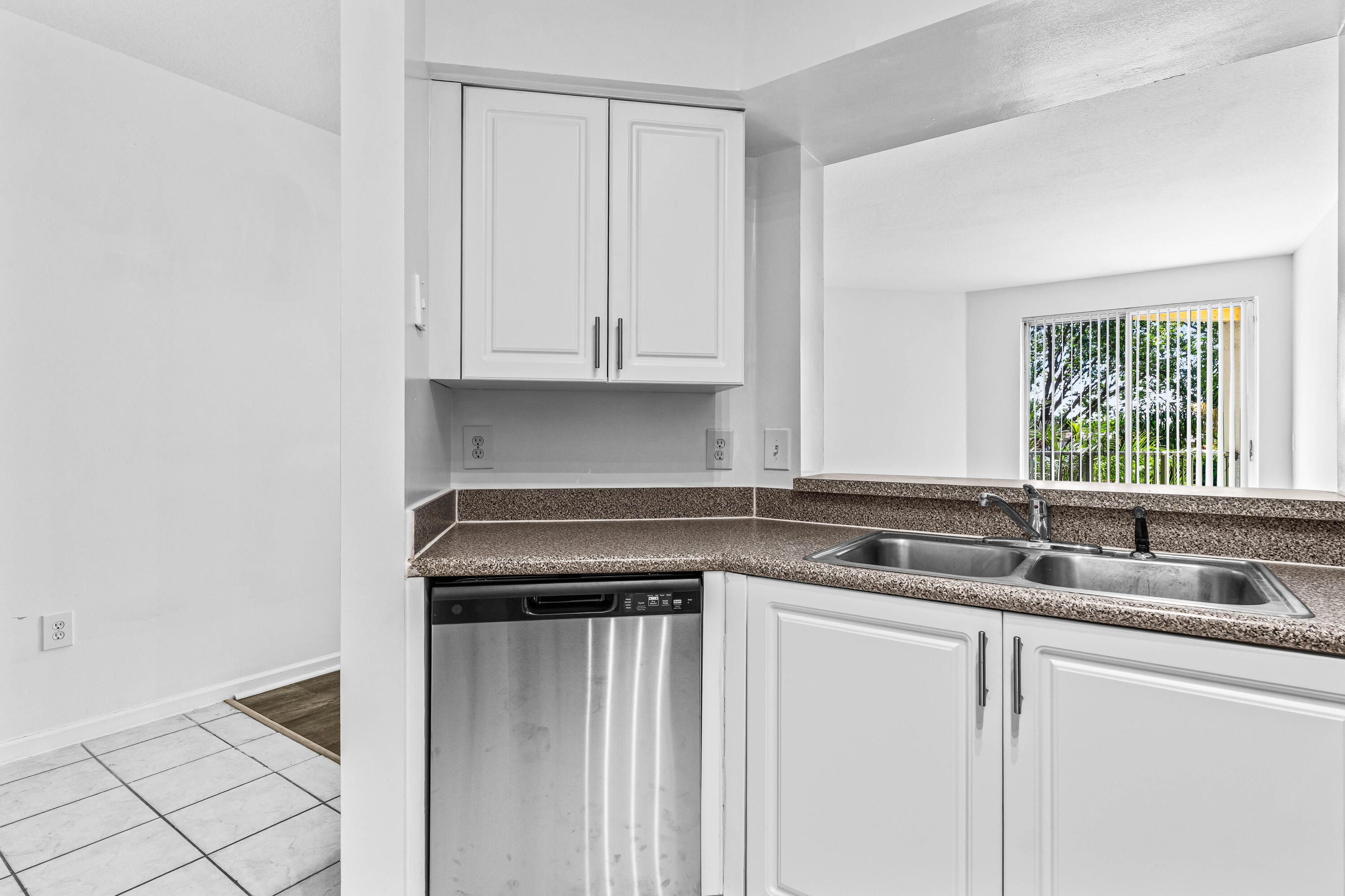 012-1951BrandywineRoad-WestPalmBeach-FL-