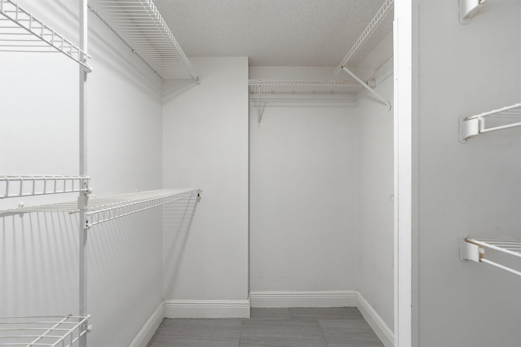 6-web-or-mls-9325_Lagoon_Pl_Unit_405_006