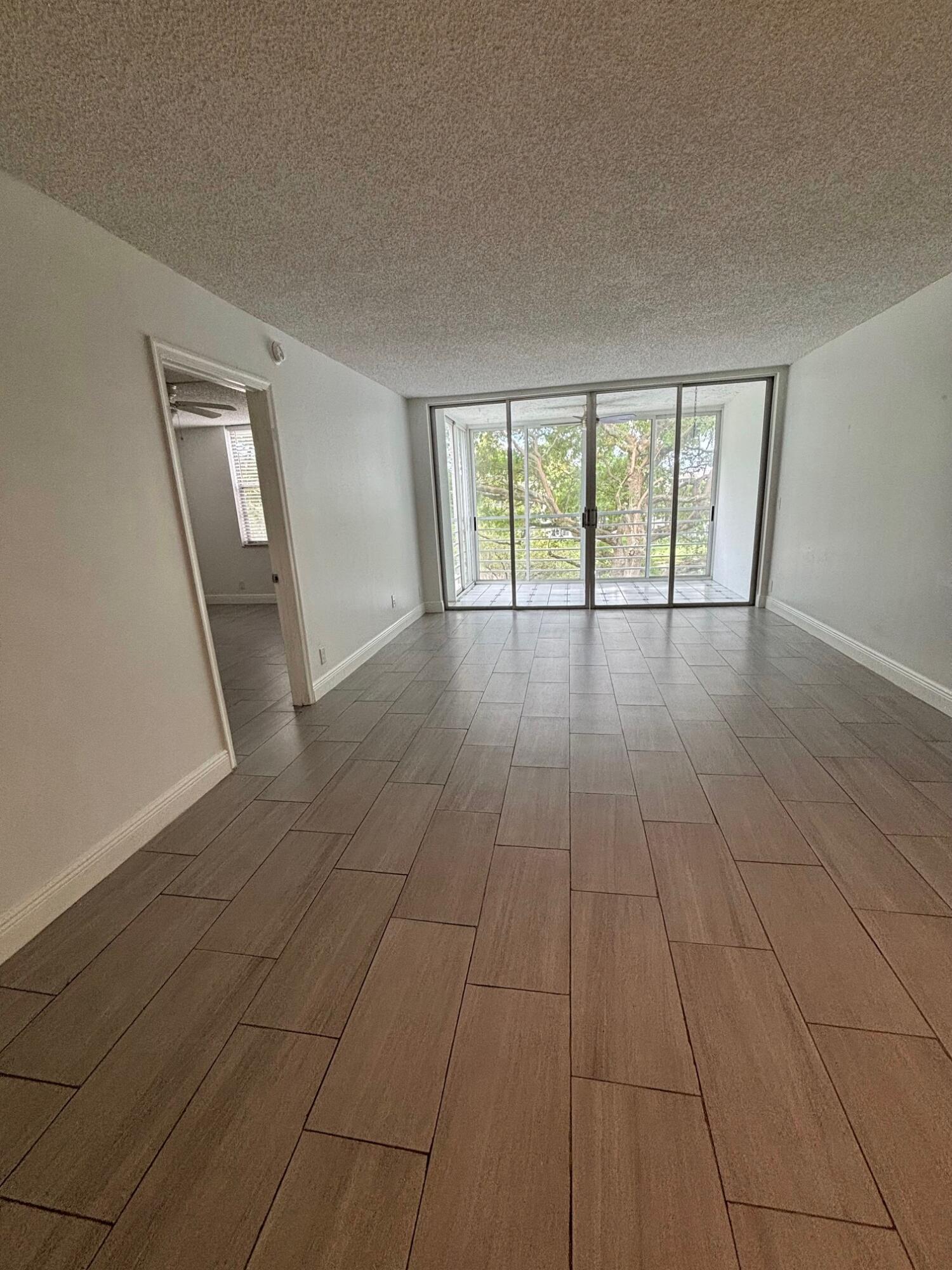 16-web-or-mls-9325_Lagoon_Pl_Unit_405_01