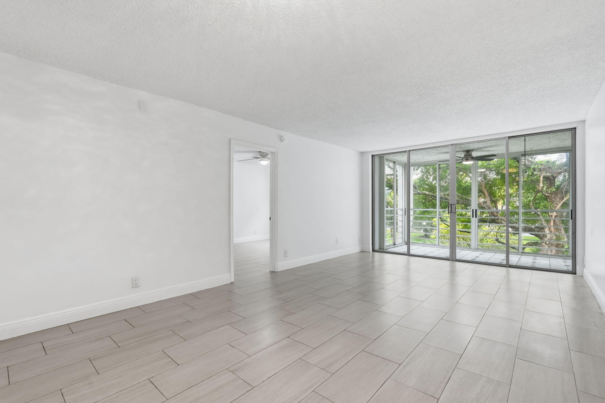 21-web-or-mls-9325_Lagoon_Pl_Unit_405_02