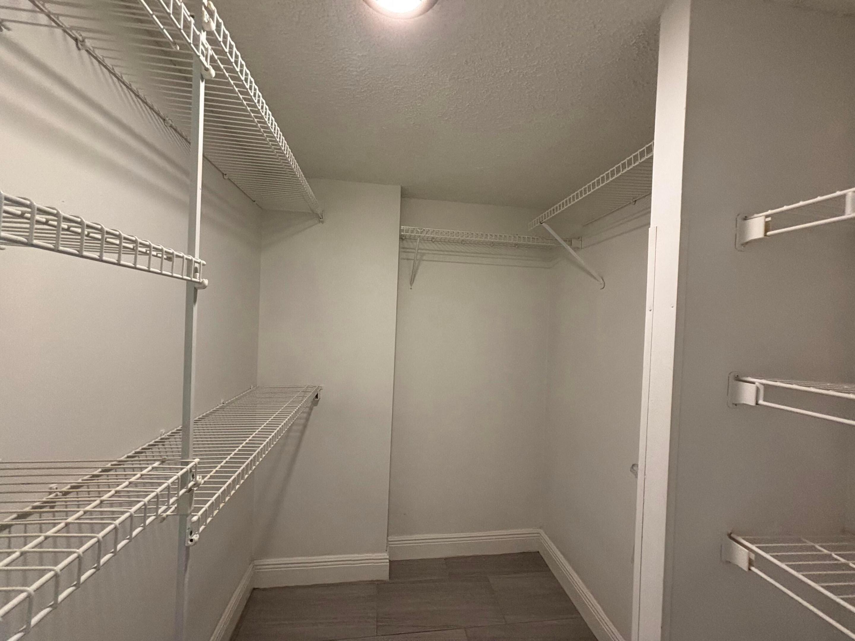 17-web-or-mls-9325_Lagoon_Pl_Unit_405_01