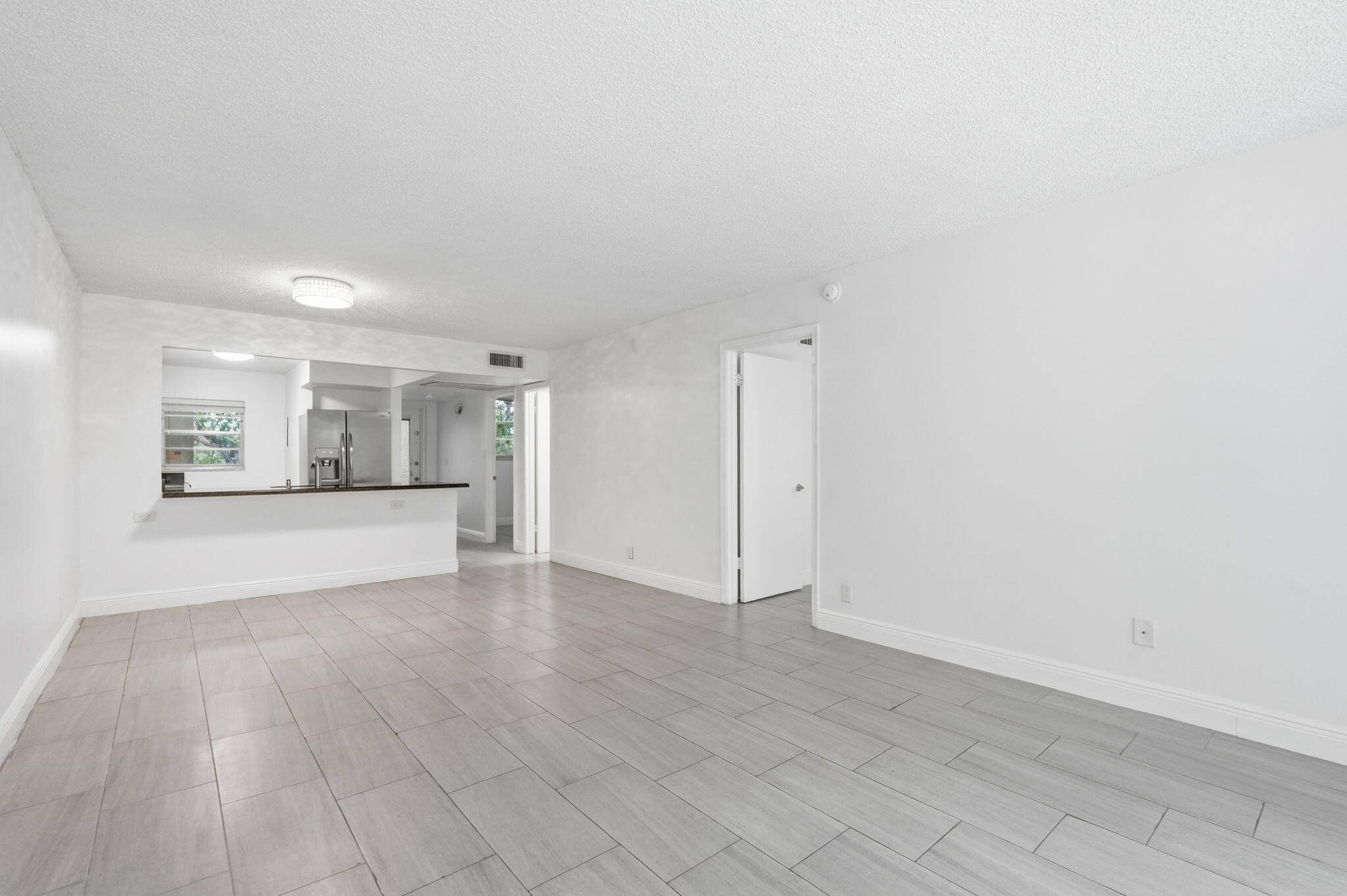 19-web-or-mls-9325_Lagoon_Pl_Unit_405_01
