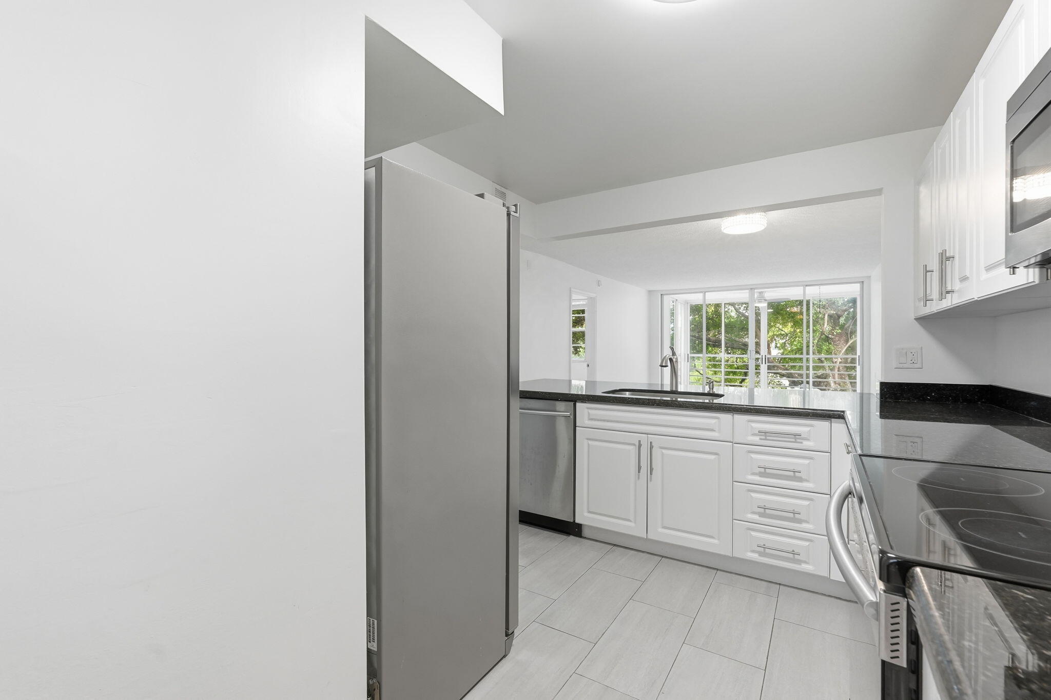 17-web-or-mls-9325_Lagoon_Pl_Unit_405_01