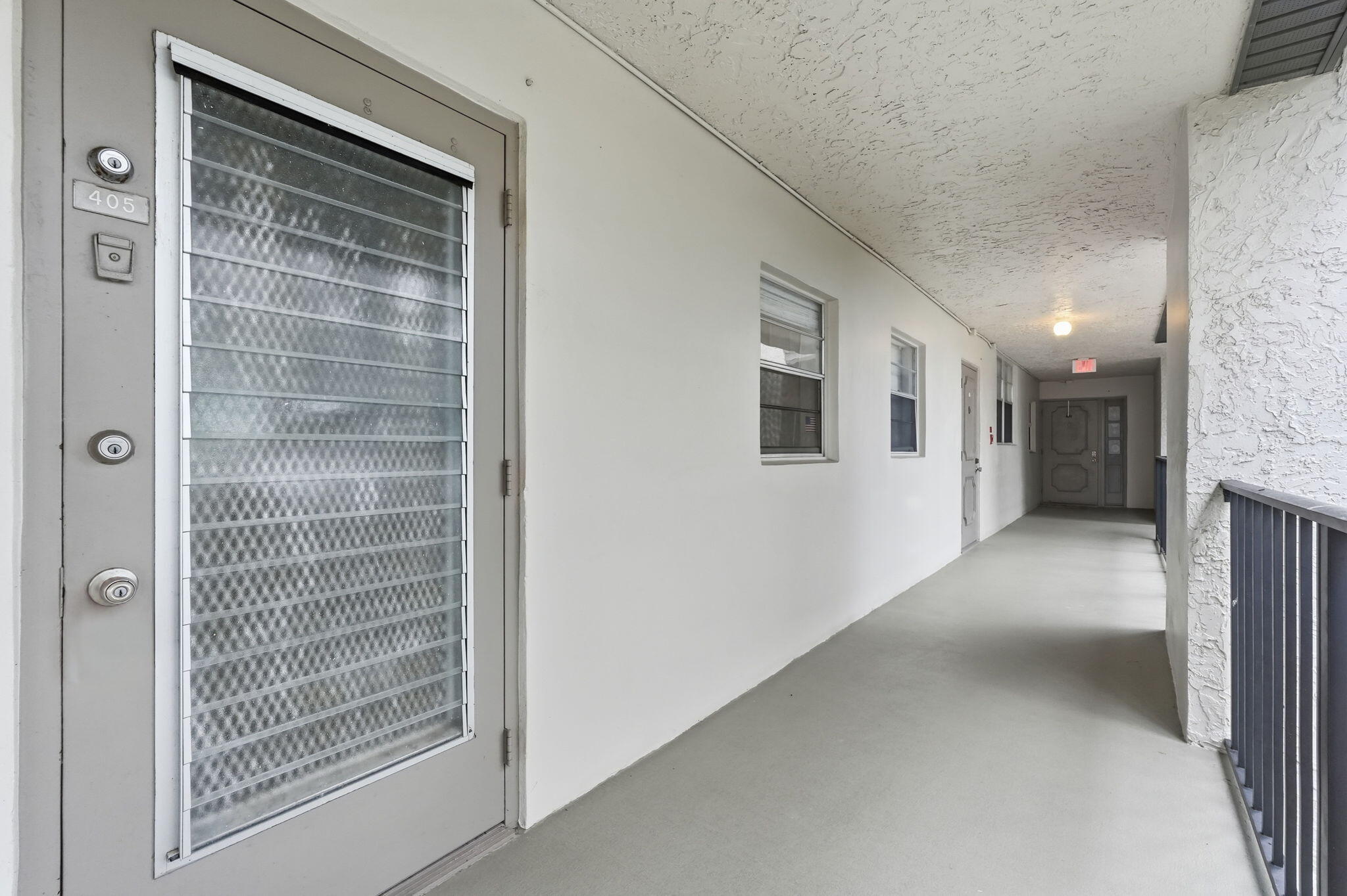 27-web-or-mls-9325_Lagoon_Pl_Unit_405_02