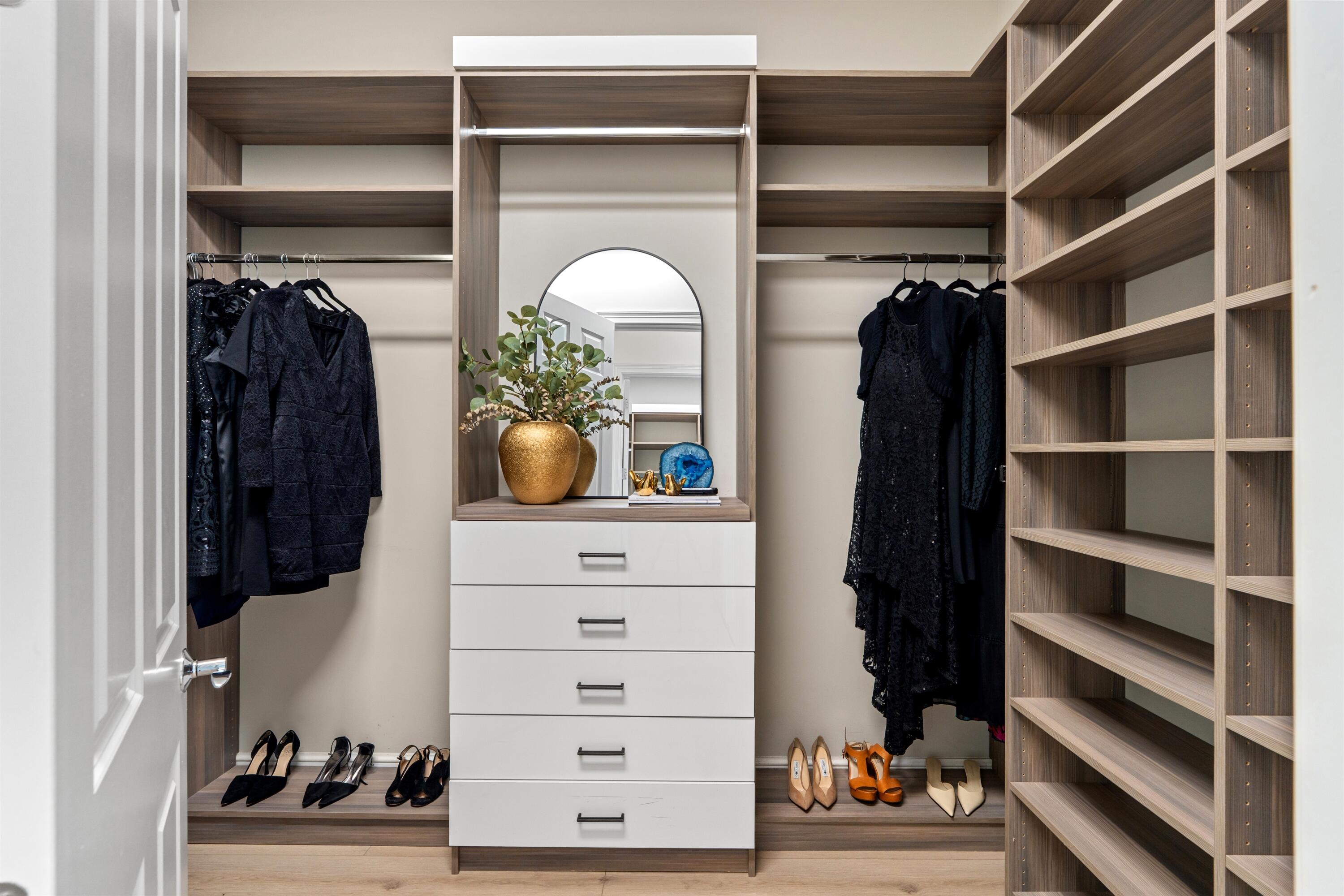 PRIMARY_CLOSET_2