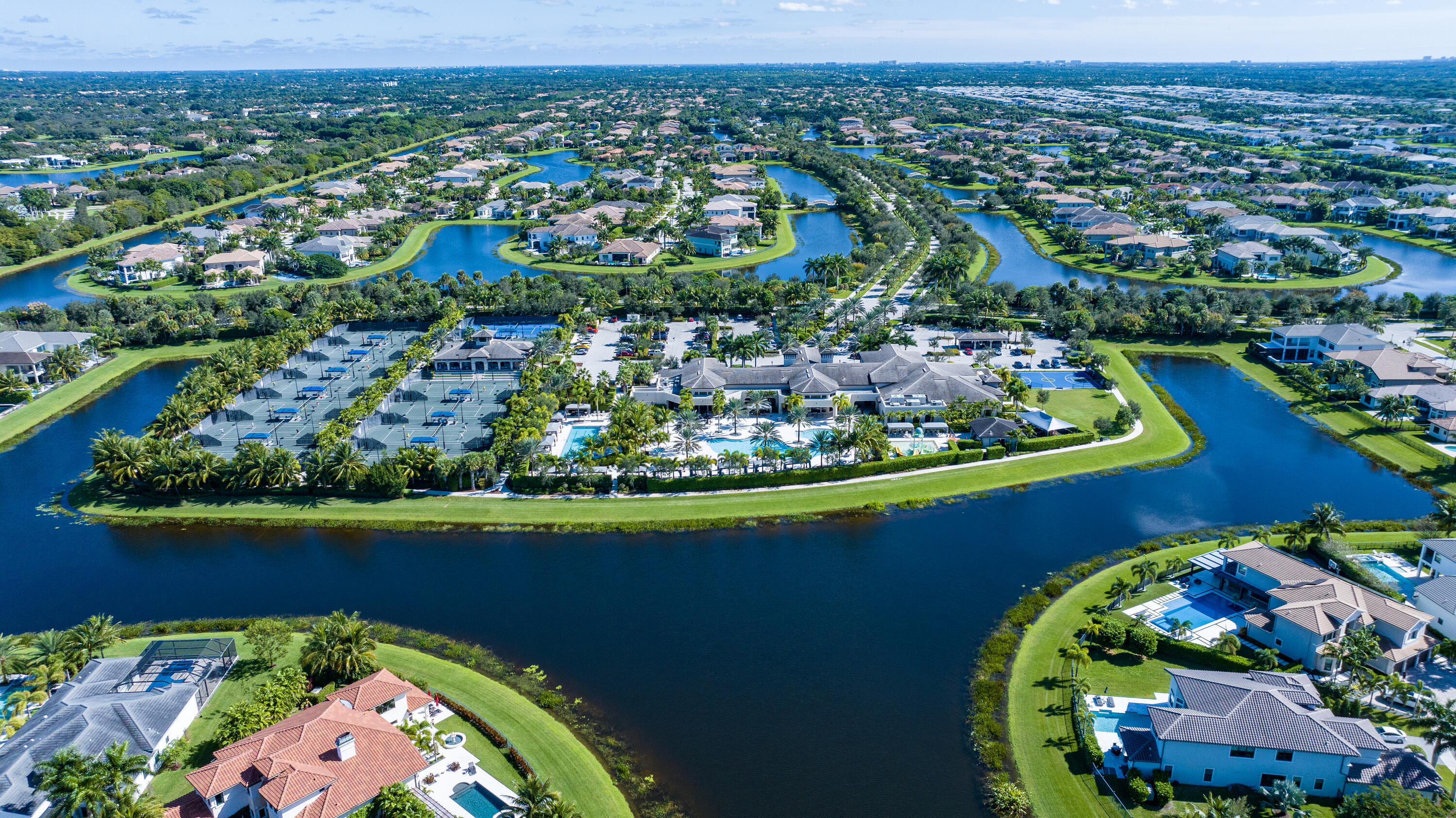 ariel clubhouse 3